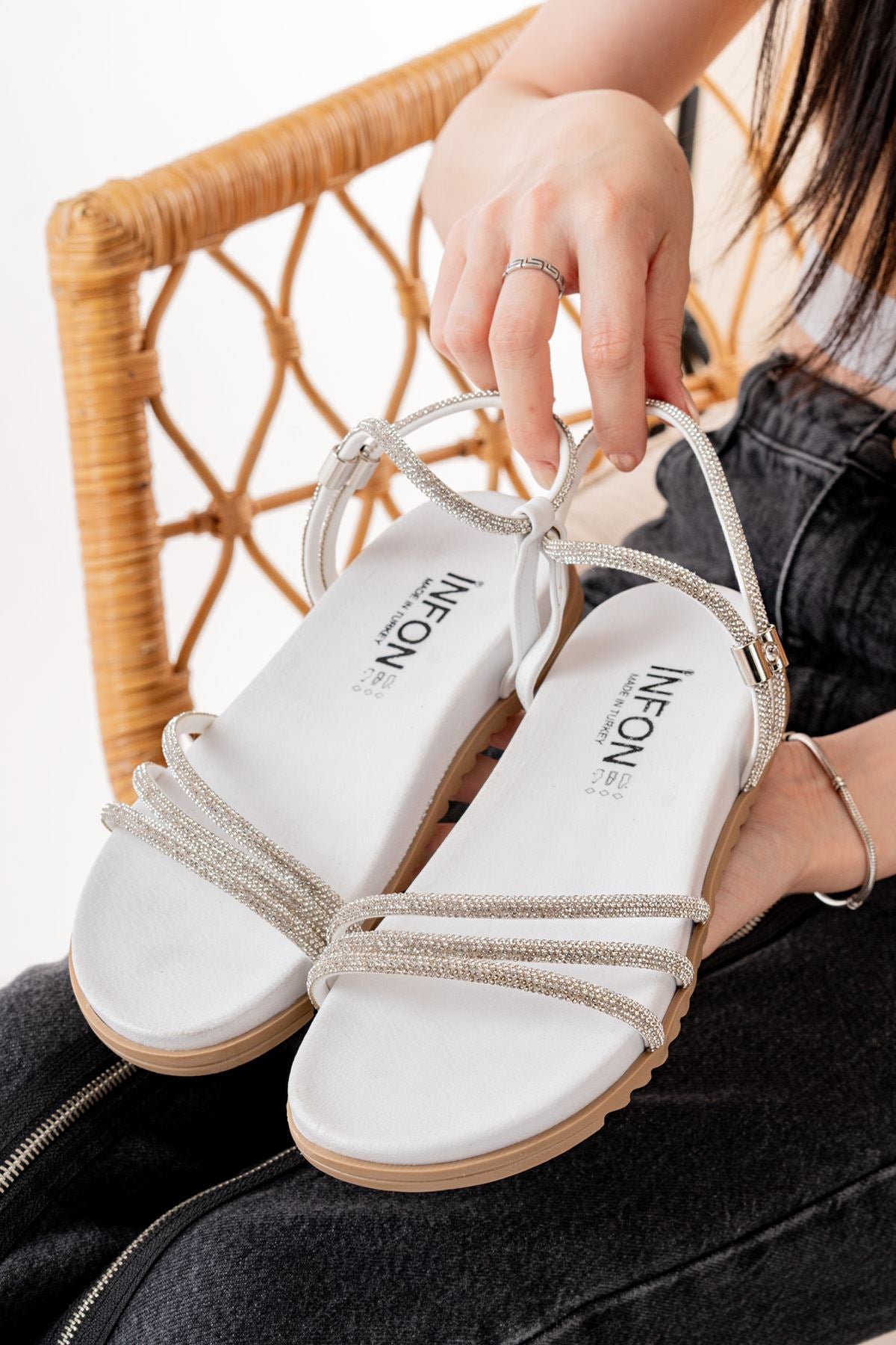 Ayakkabı Aşkı Beyaz Gümüş Taşlı Günlük Kadın Sandalet