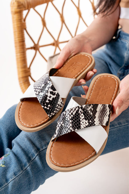 Ayakkabı Aşkı Beyaz Ortopedik Hakiki Deri Çapraz Bantlı Kadın Terlik