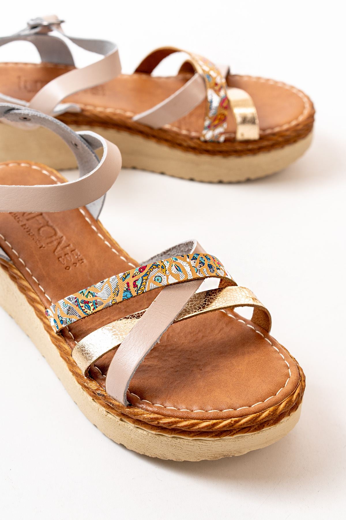 Ayakkabı Aşkı Bej Garni Ortopedik Hakiki Deri Dolgu Kadın Sandalet