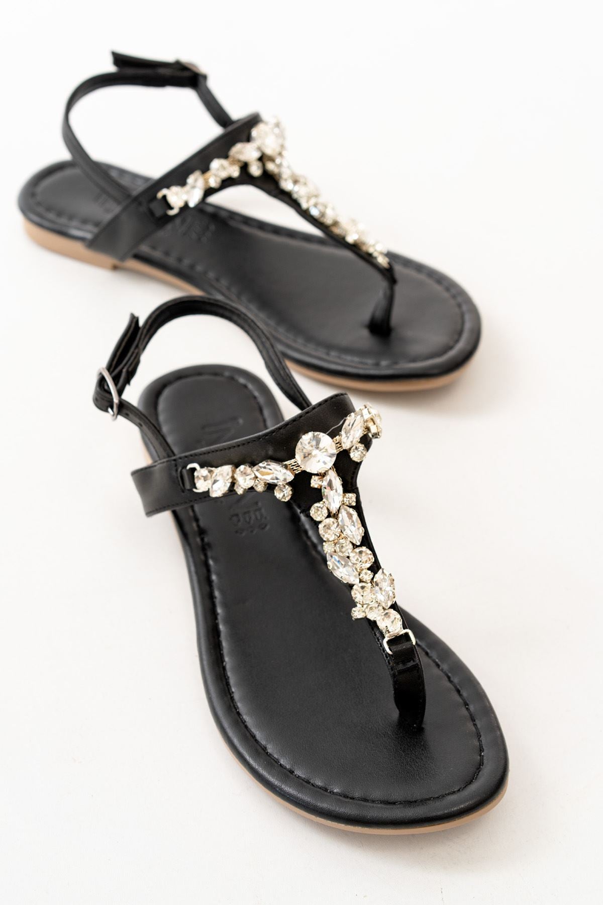 Ayakkabı Aşkı Siyah Gümüş Taşlı Parmak Arası Kadın Sandalet