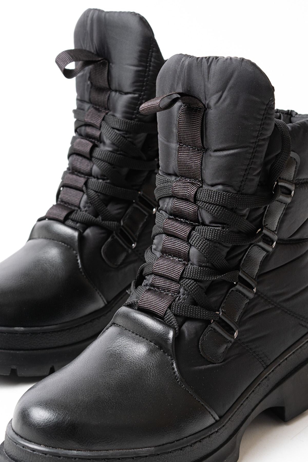 Ayakkabı Aşkı Siyah Bağcıklı Su Geçirmez Kadın Kar Botu