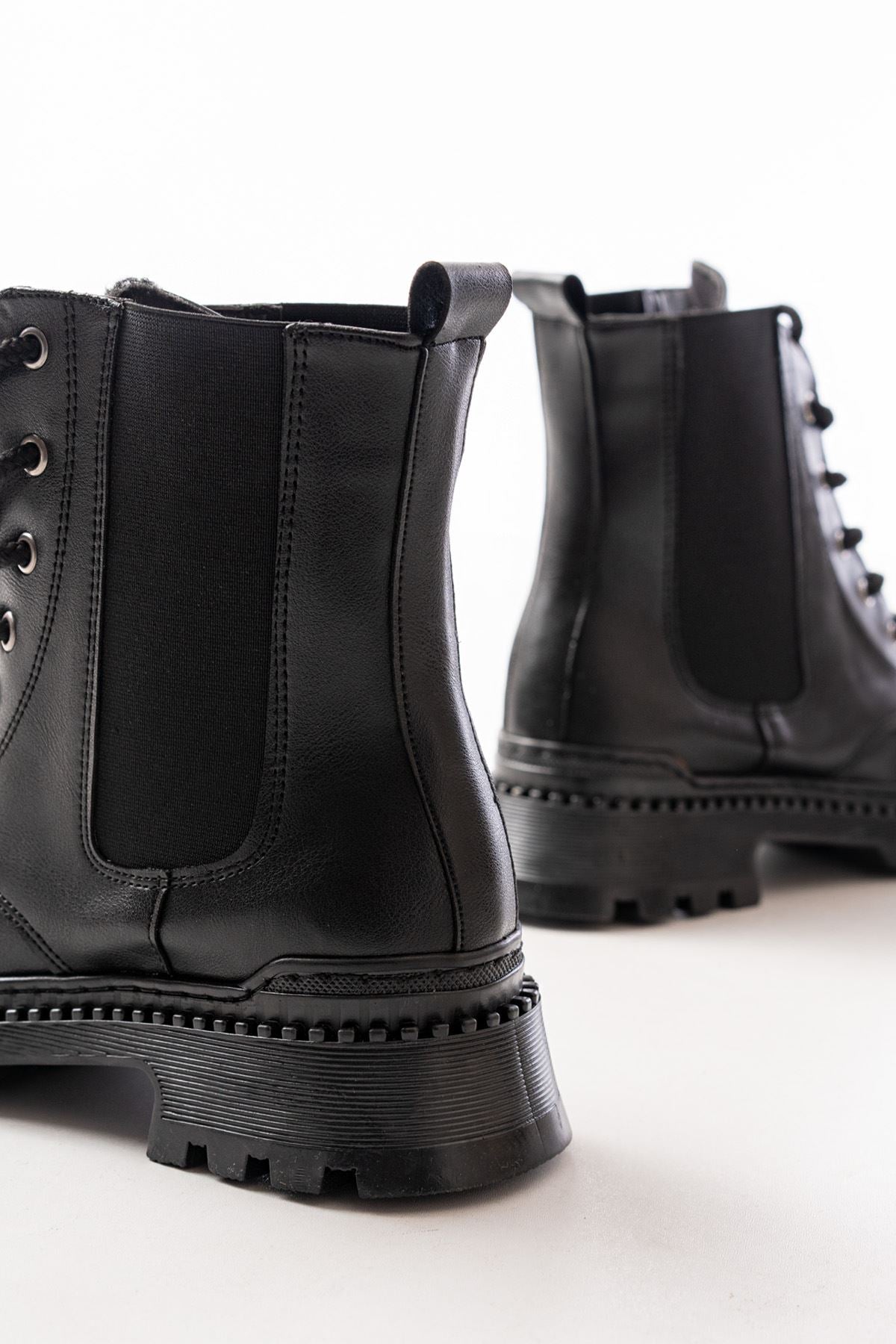 Ayakkabı Aşkı Siyah Cilt Düz Topuklu Bağcıklı Lastikli Günlük Kadın Bot