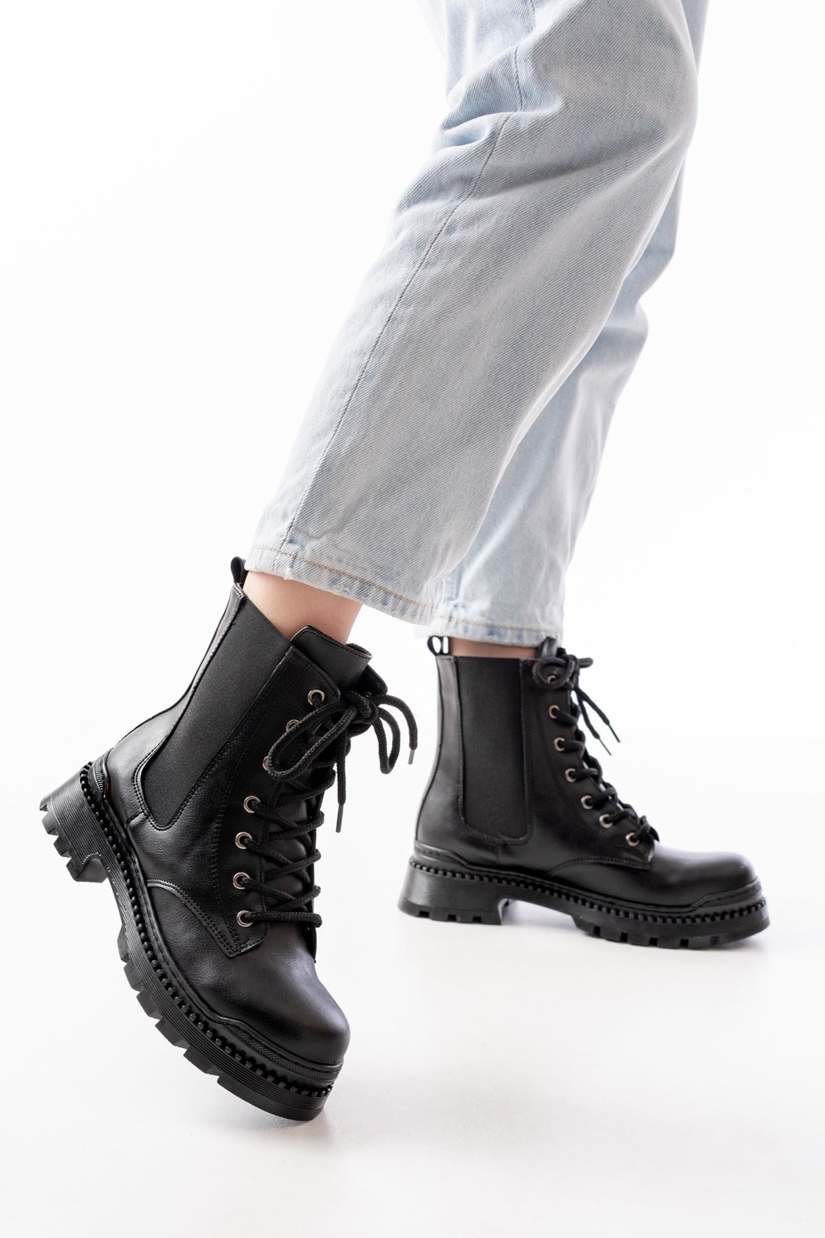 Ayakkabı Aşkı Siyah Cilt Düz Topuklu Bağcıklı Lastikli Günlük Kadın Bot