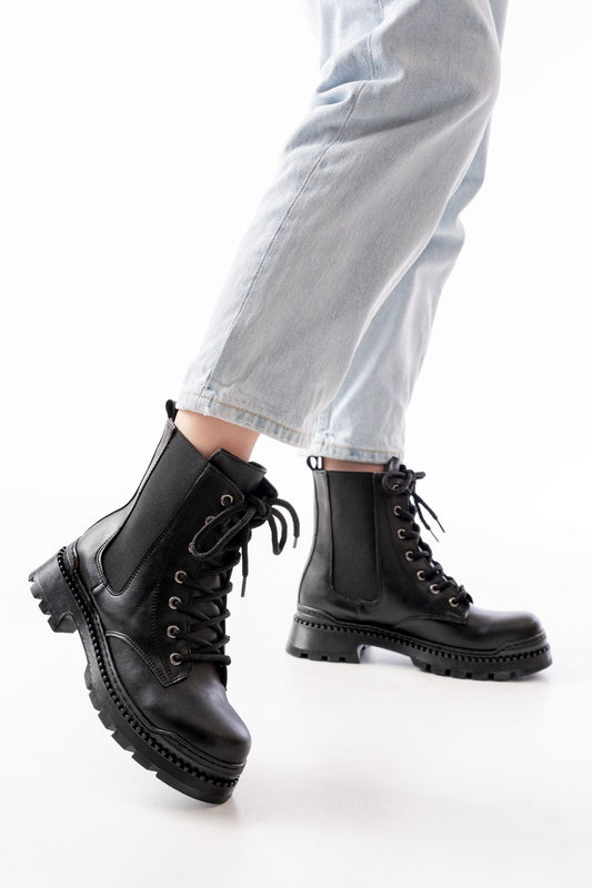 Ayakkabı Aşkı Siyah Cilt Düz Topuklu Bağcıklı Lastikli Günlük Kadın Bot