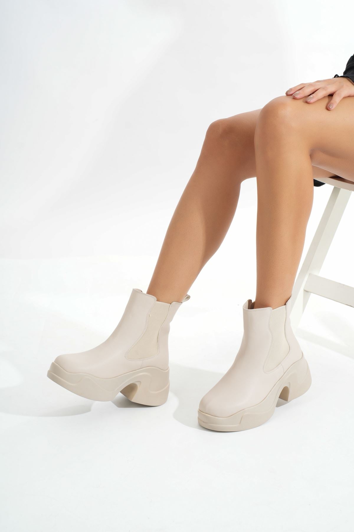 FZ-2400 Bej Yüksek Tabanlı Lastikli Günlük Kadın Bot - Bej