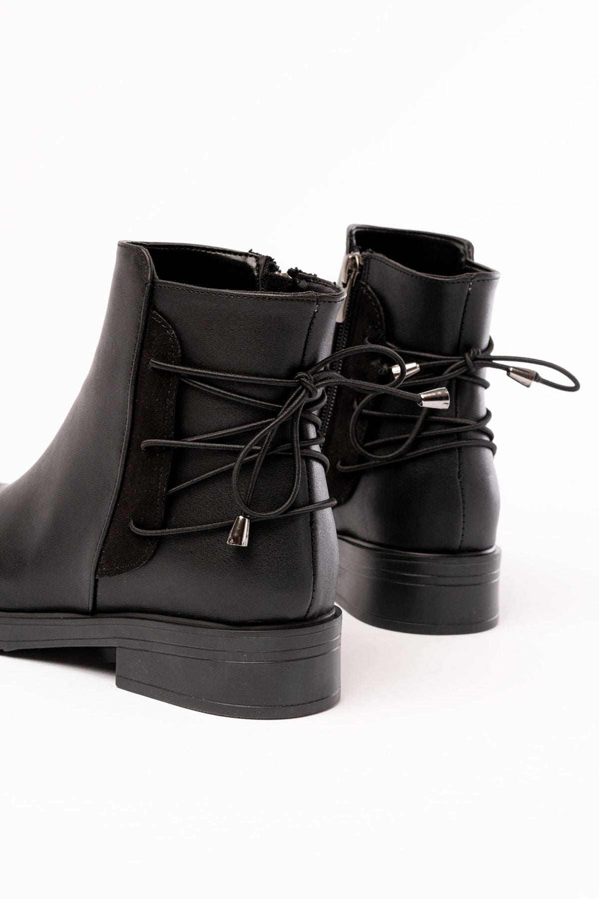 Ayakkabı Aşkı Siyah Arka Bağcık Aksesuarlı Fermuarlı Günlük Kadın Bot