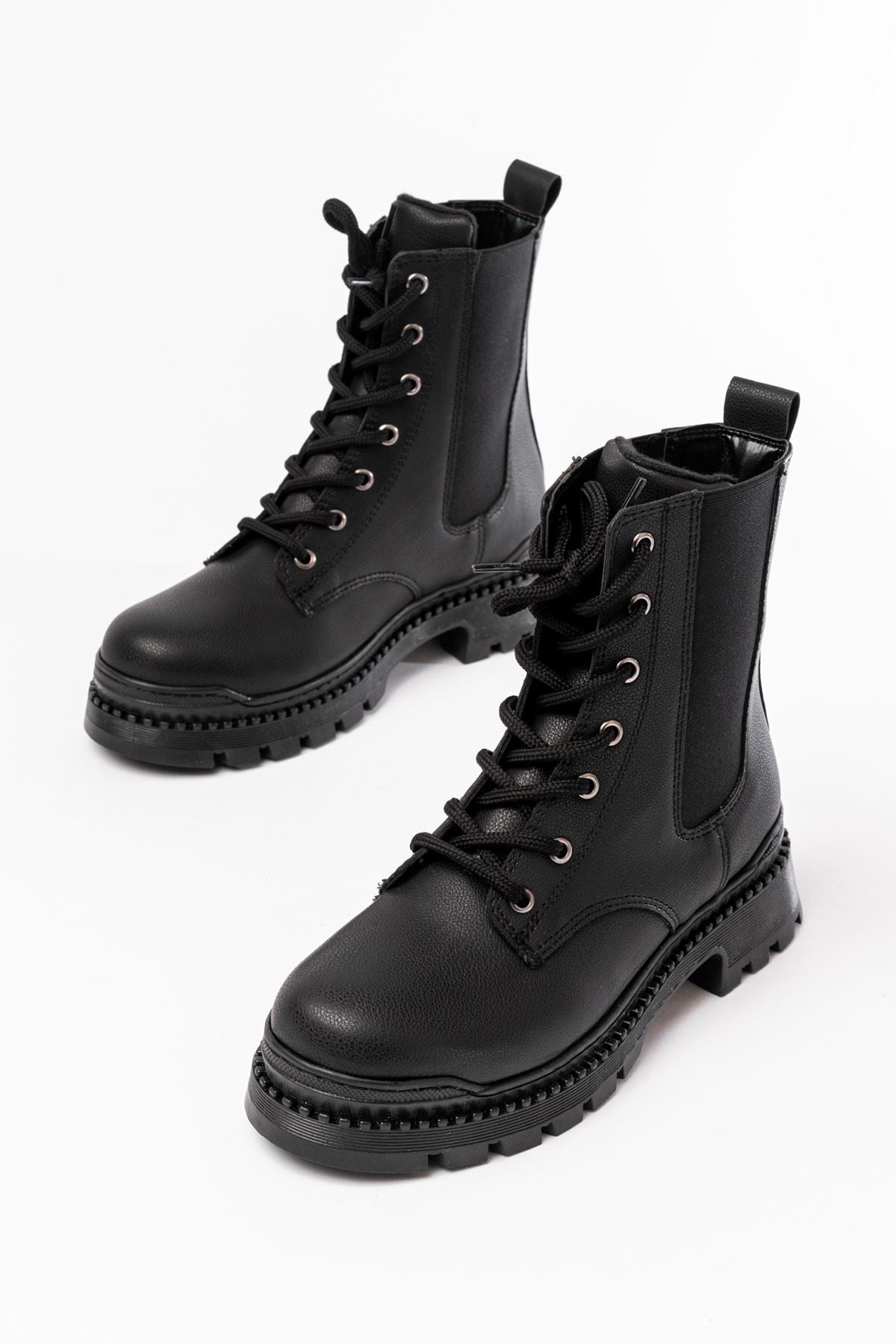 Ayakkabı Aşkı Siyah Luna Düz Topuklu Bağcıklı Lastikli Günlük Kadın Bot