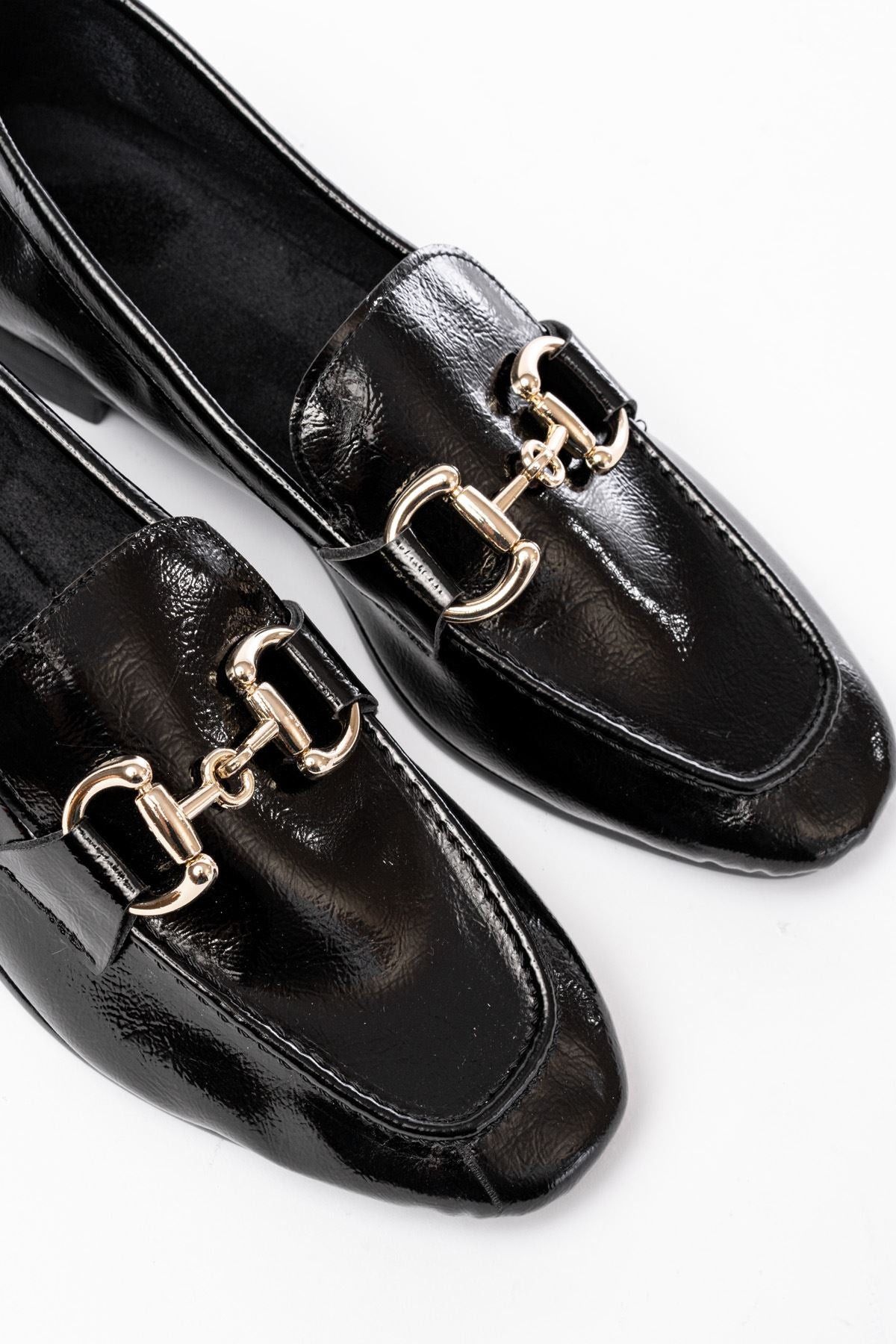 Ayakkabı Aşkı 303 Siyah Rugan Toka Aksesuarlı Günlük Kadın Babet