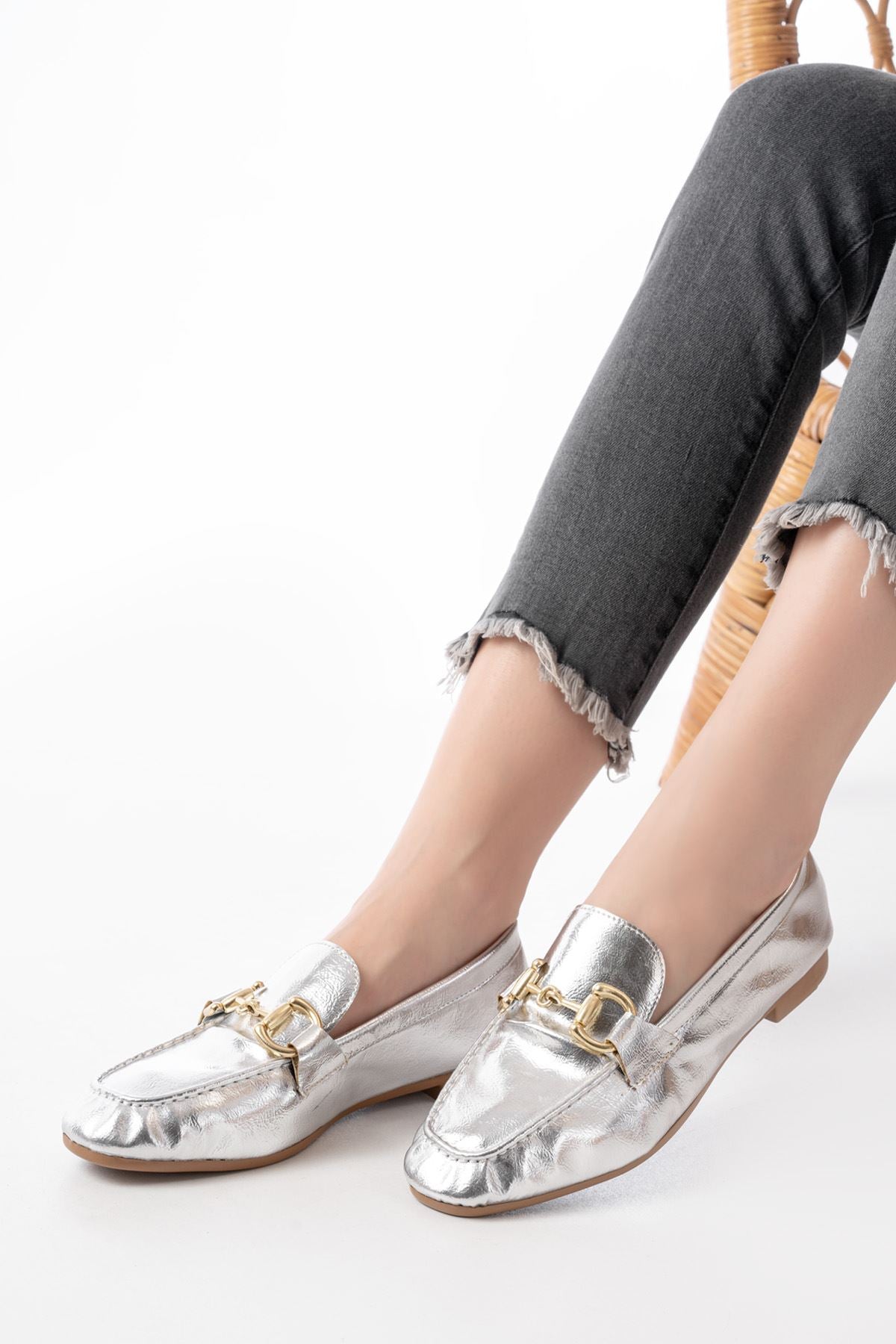 Ayakkabı Aşkı 303 Gümüş Toka Aksesuarlı Günlük Kadın Babet
