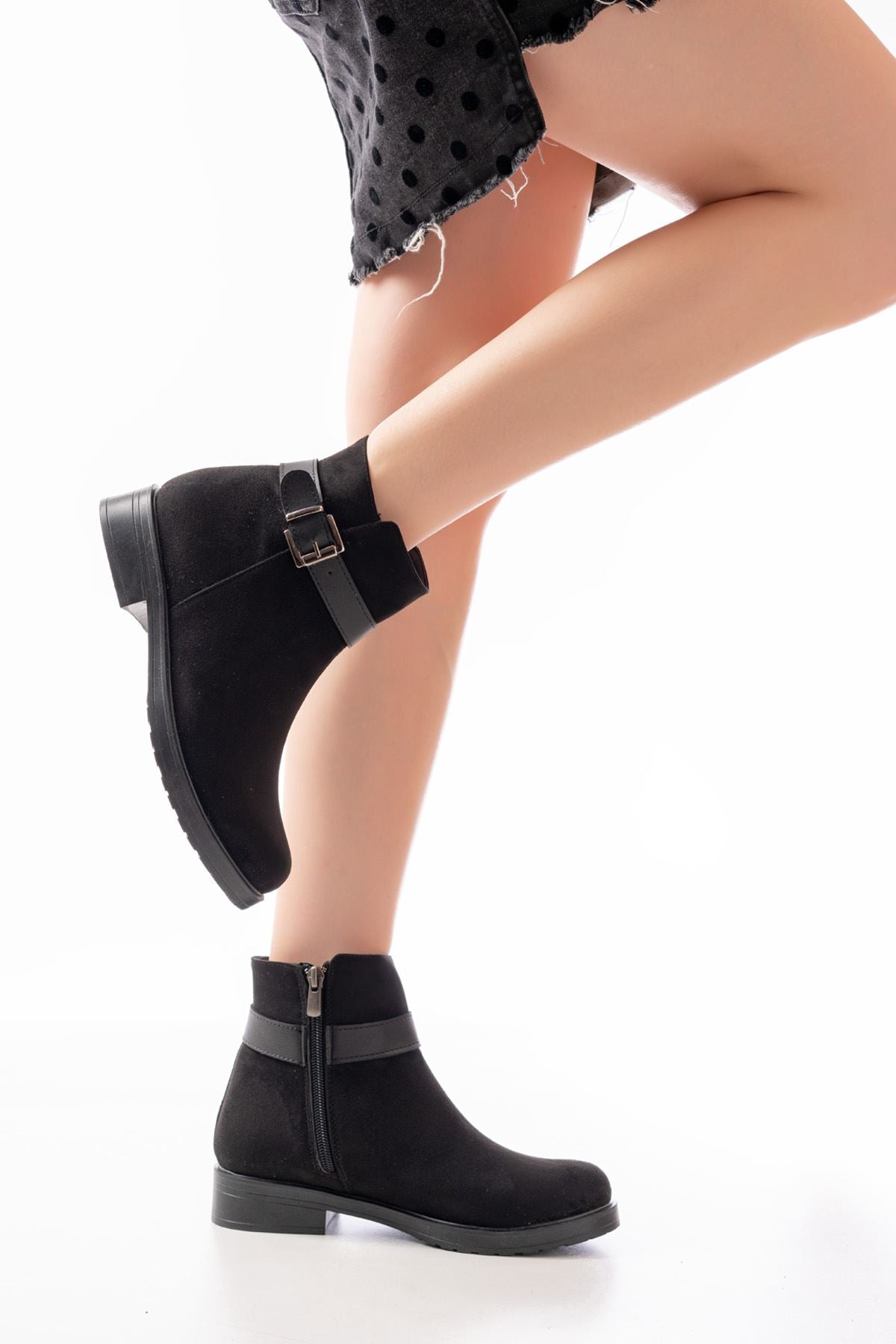 Ayakkabı Aşkı 165-204/1 Siyah Süet Toka Aksesuarlı Fermuarlı Günlük Kadın Bot