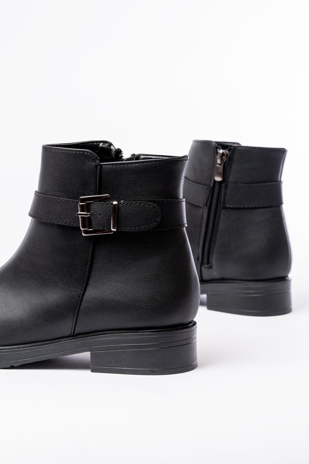 Ayakkabı Aşkı 165-204/1 Siyah Toka Aksesuarlı Fermuarlı Günlük Kadın Bot