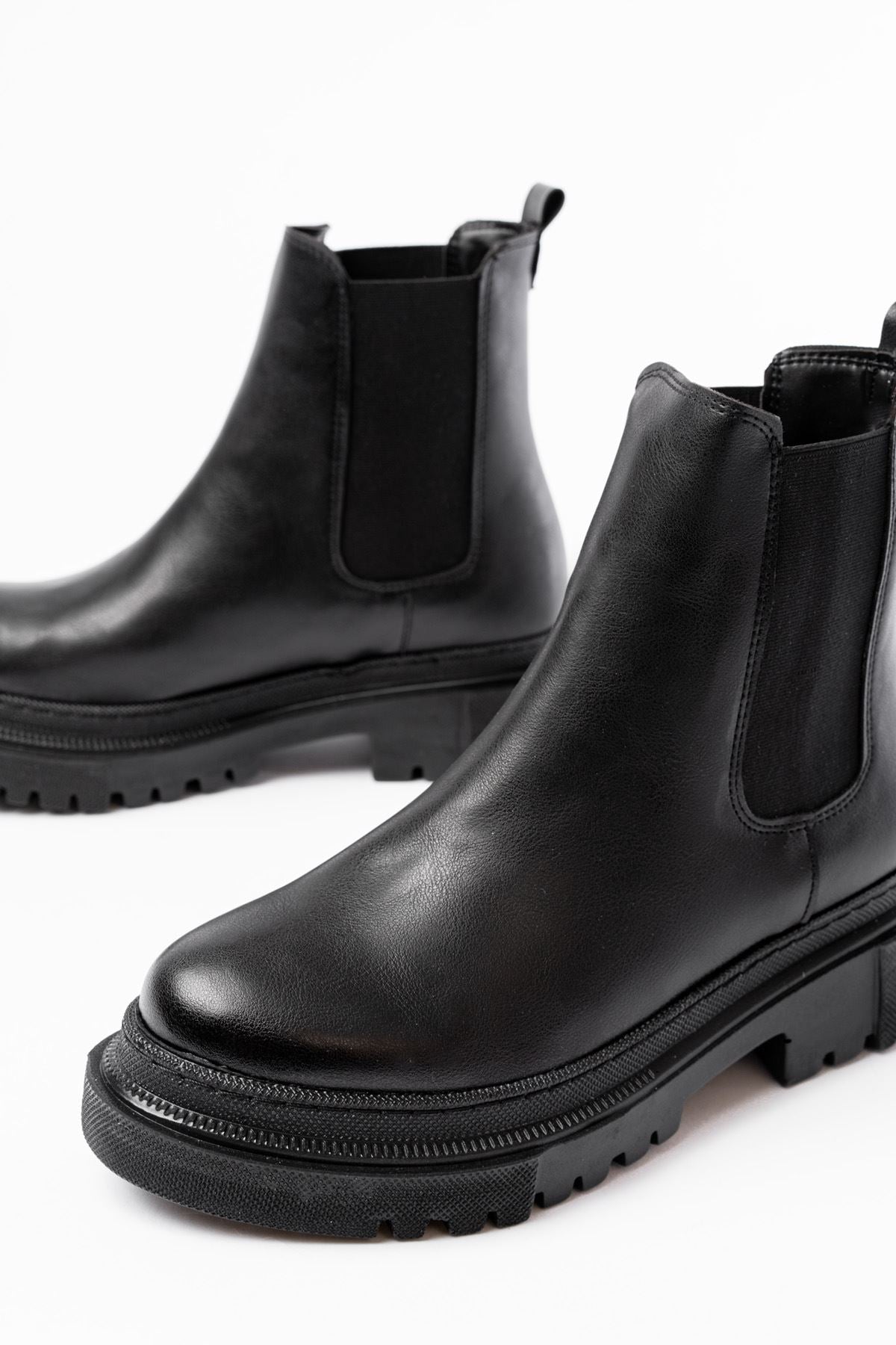 812-2137 Siyah Lastikli Günlük Kadın Bot - Siyah