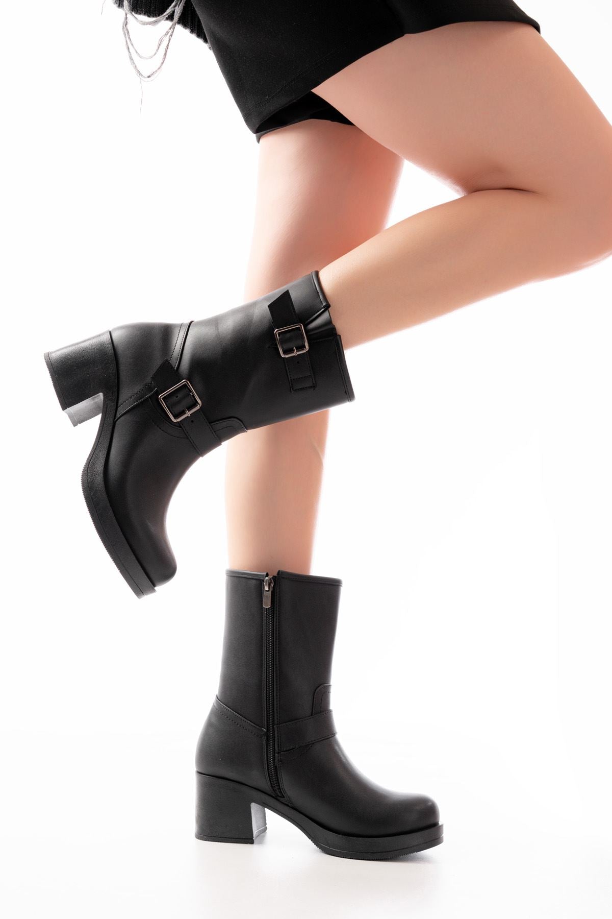 Ayakkabı Aşkı Siyah Toka Aksesuarlı Fermuarlı Kalın Topuklu Günlük Kadın Bot