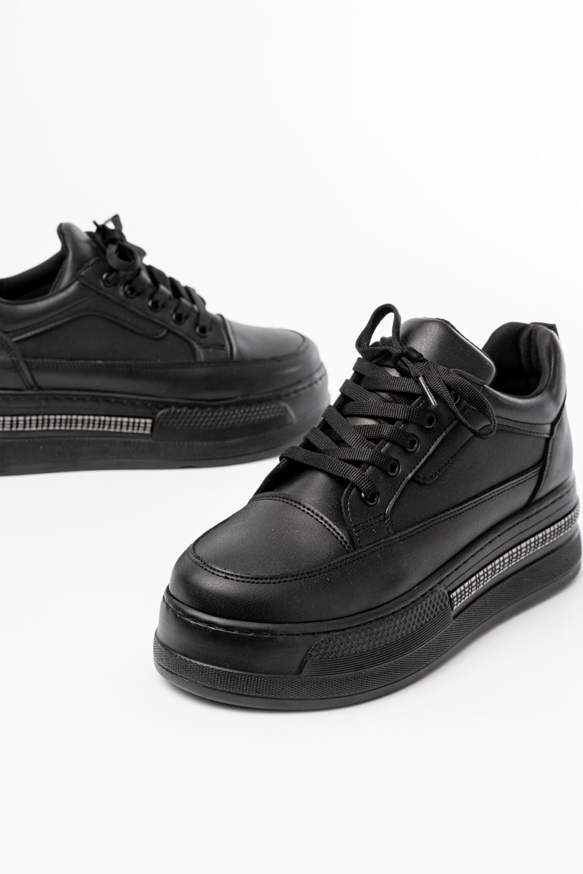 FLN-1999 Siyah Bağcıklı Taban Taş Aksesuarlı Günlük Spor Ayakkabı - Siyah