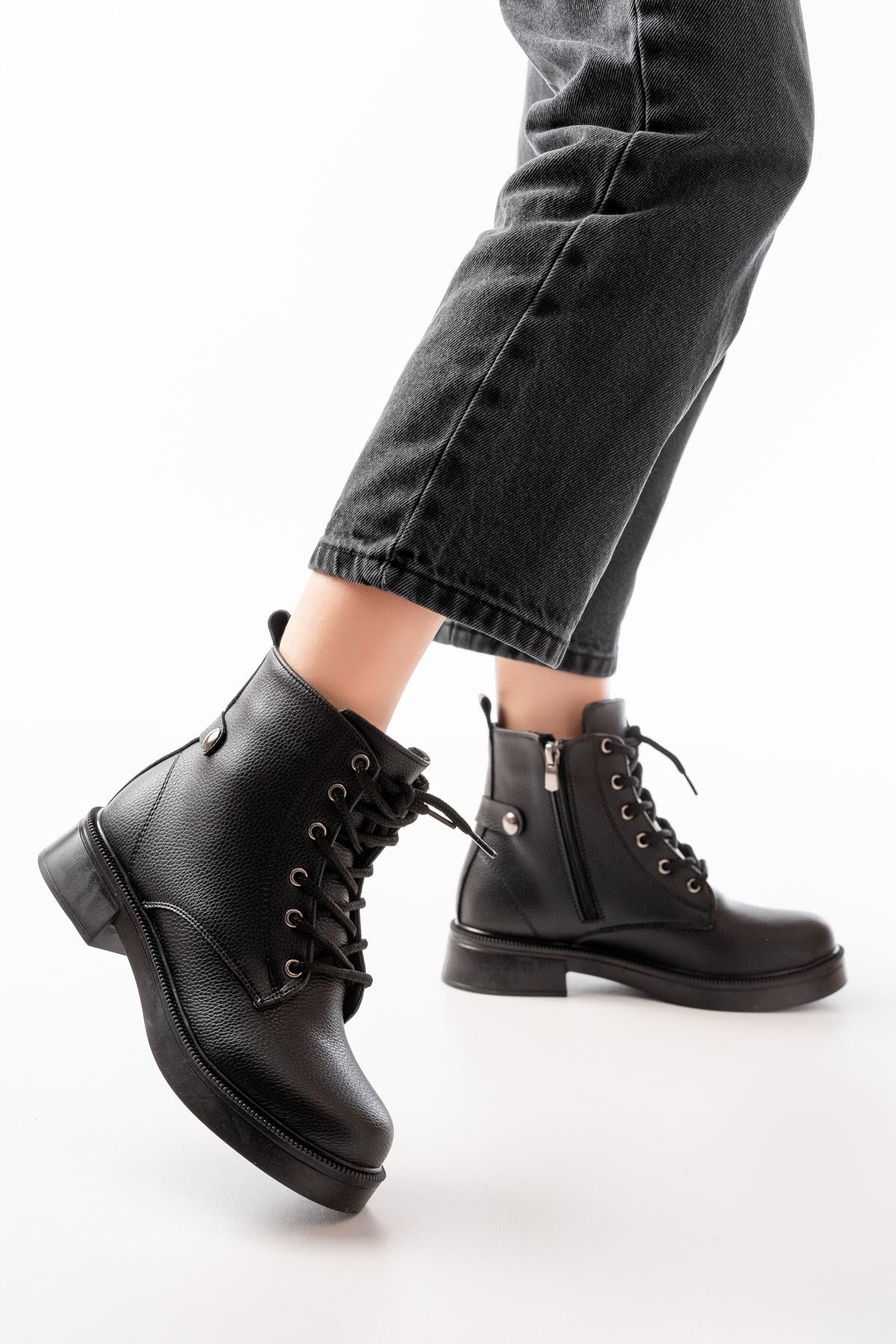 02-2003 Siyah Galata Bağcıklı Fermuarlı Günlük Kadın Bot - Siyah