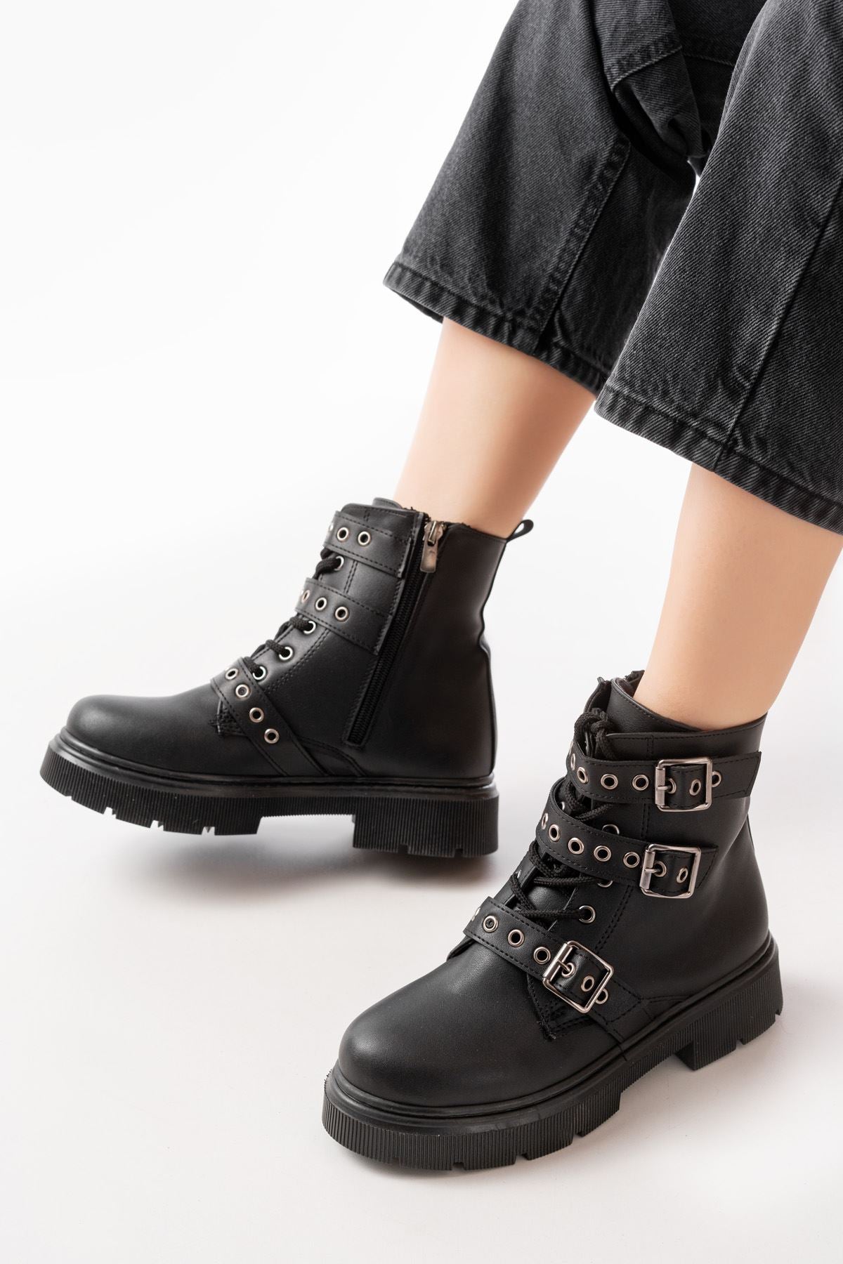 Ayakkabı Aşkı Siyah Toka Aksesuarlı Fermuarlı Günlük Kadın Bot