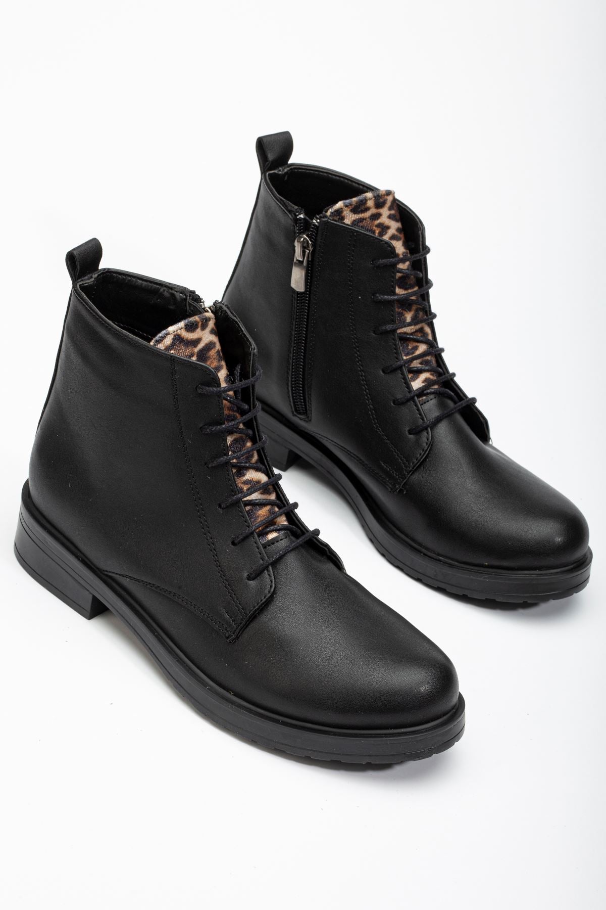 Ayakkabı Aşkı Siyaha Leopar Bağcıklı Fermuarlı Günlük Kadın Bot