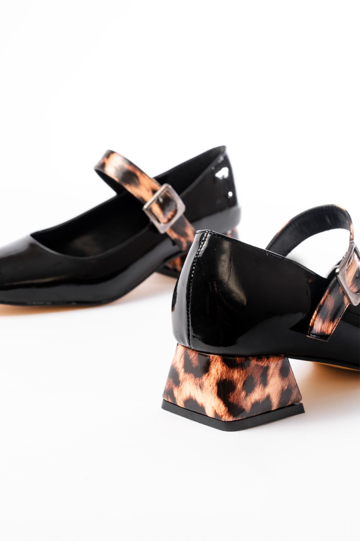 Ayakkabı Aşkı Siyah Leopar Rugan Günlük 4 cm Topuklu Bayan Ayakkabı