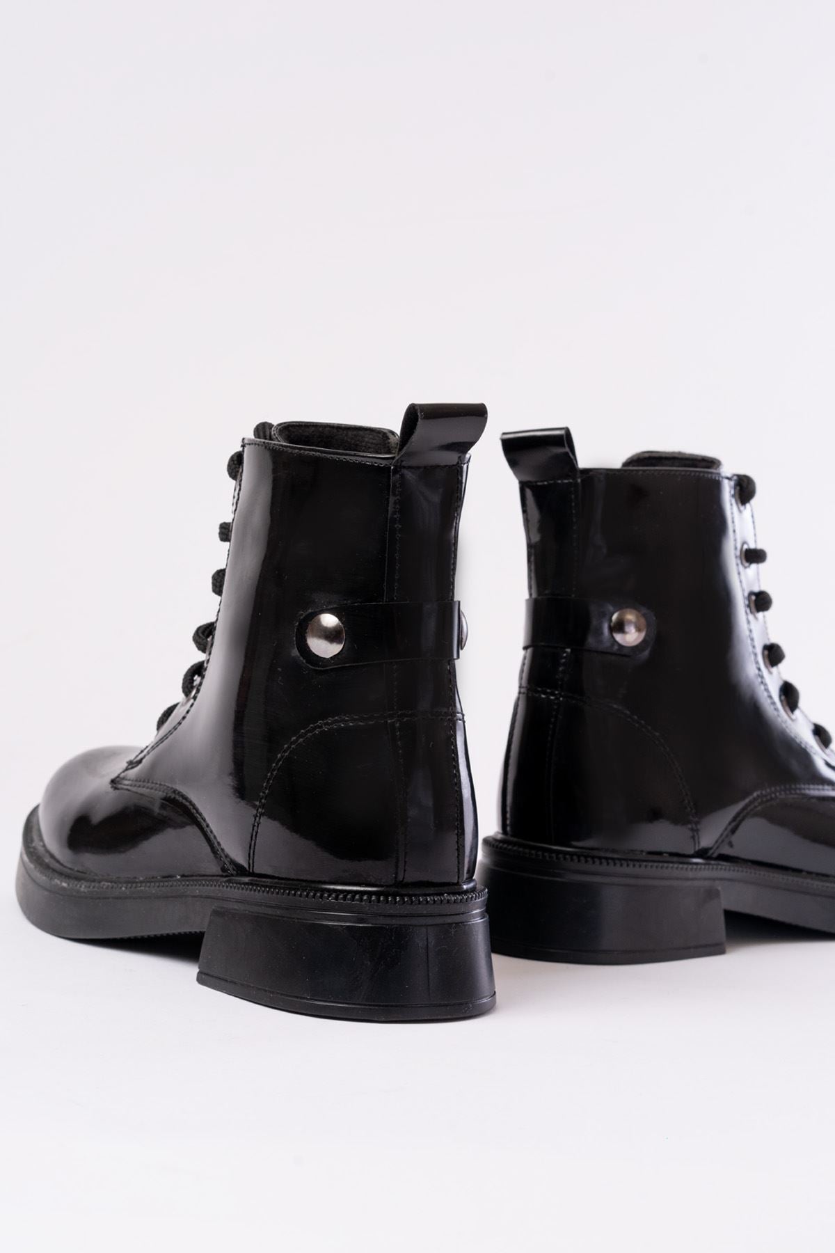 Ayakkabı Aşkı Siyah Rugan Bağcıklı Fermuarlı Günlük Kadın Bot