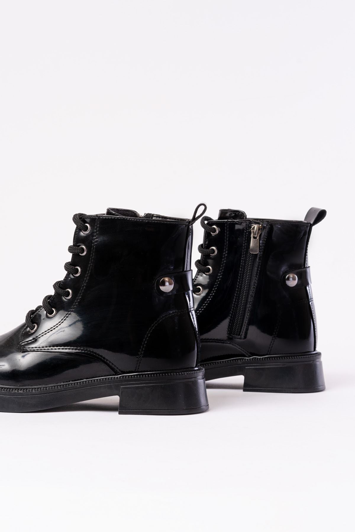 Ayakkabı Aşkı Siyah Rugan Bağcıklı Fermuarlı Günlük Kadın Bot