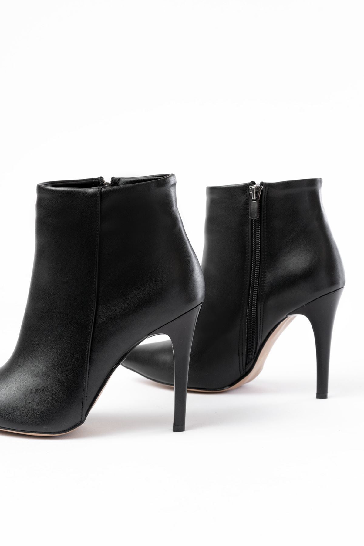 Ayakkabı Aşkı Siyah Yüksek İnce Topuklu Fermuarlı Kadın Bot