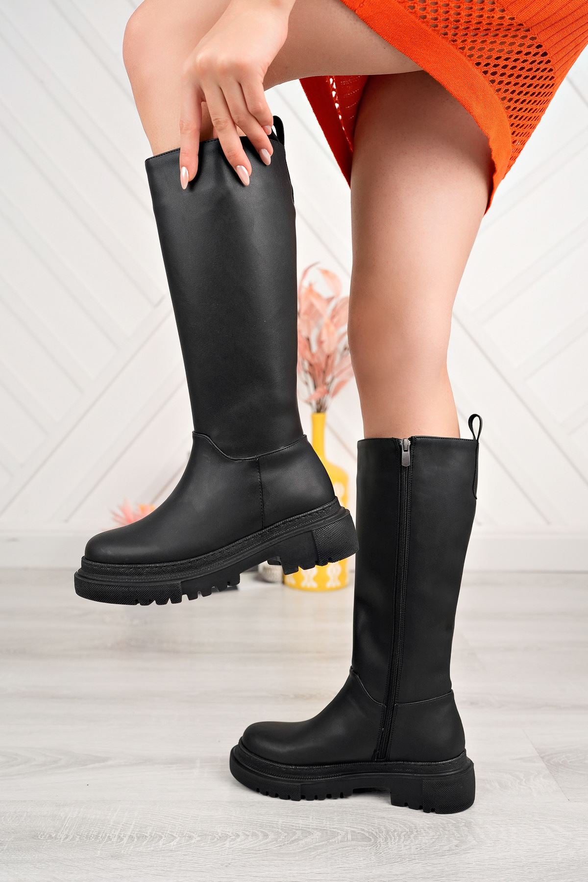 812-340 Siyah Fermuarlı Günlük Kadın Çizme - Siyah