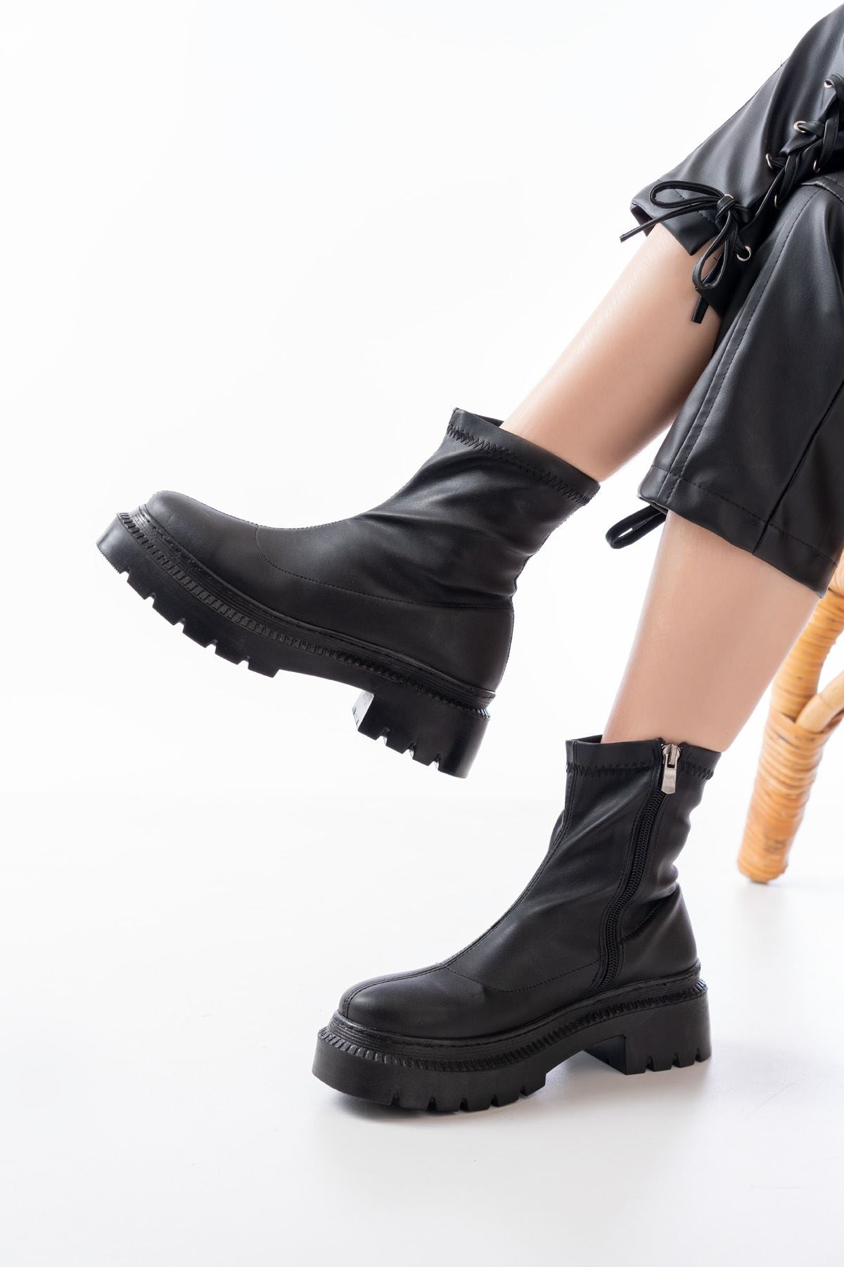 Ayakkabı Aşkı Siyah Streç Fermuarlı Günlük Kadın Bot