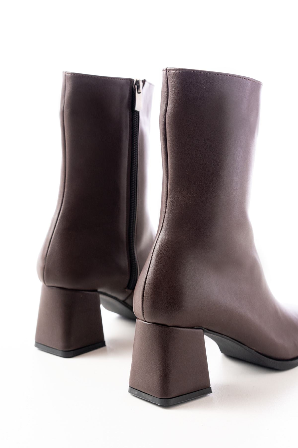 Ayakkabı Aşkı Kahve Topuklu Fermuarlı Kadın Bot