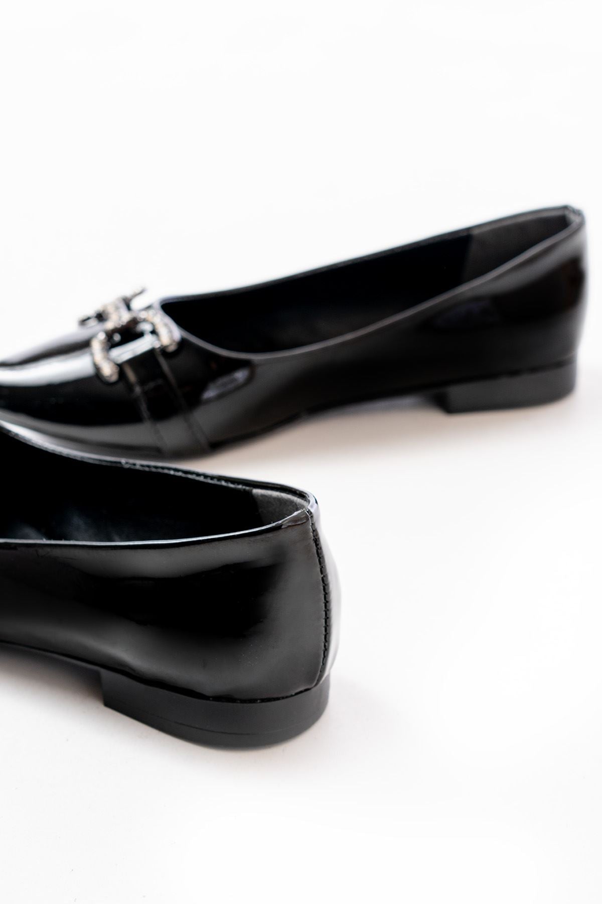 Ayakkabı Aşkı İNF-133 Siyah Rugan Taşlı Tokalı Günlük Kadın Babet