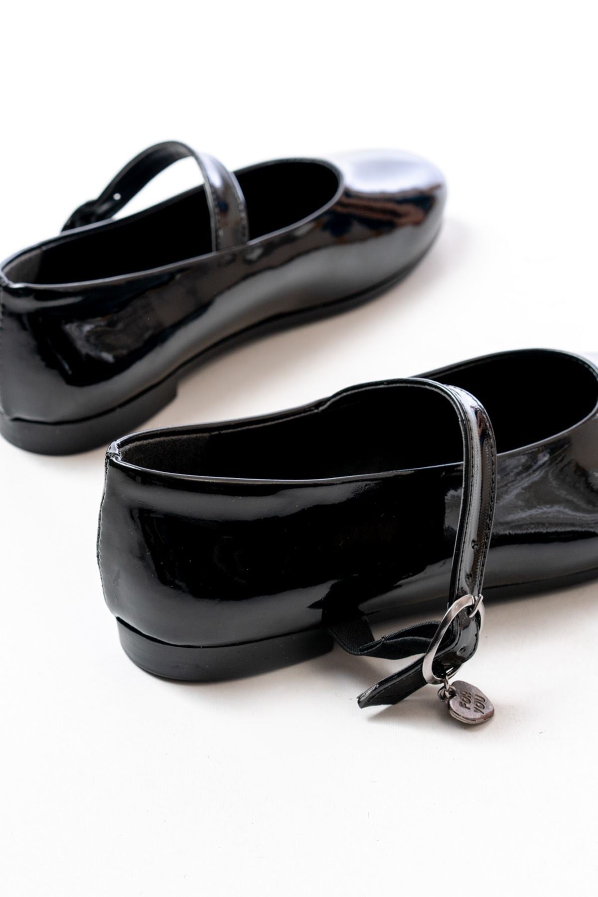 Ayakkabı Aşkı İNF-324 Siyah Rugan Baretli Tokalı Günlük Kadın Babet