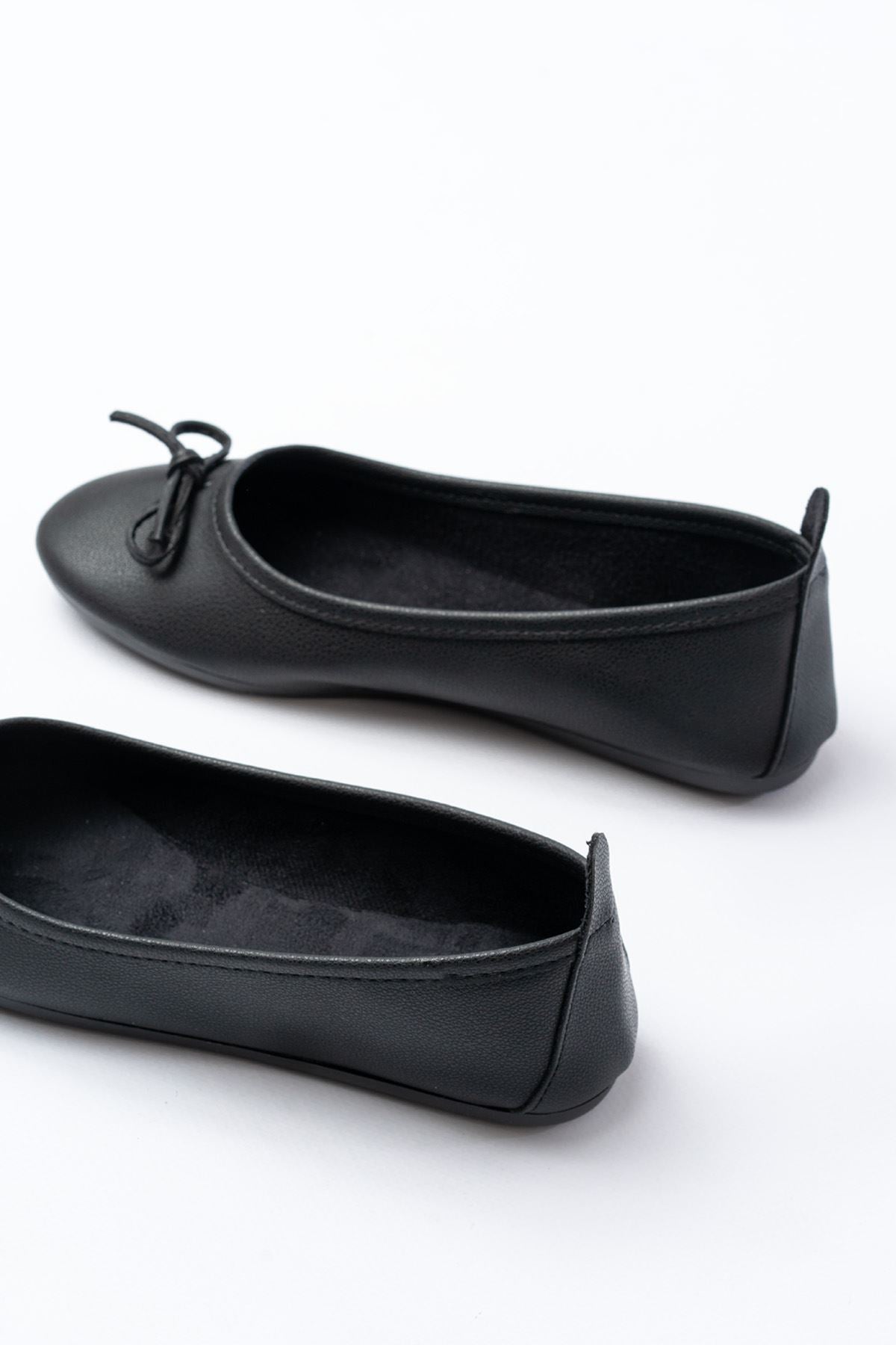 Ayakkabı Aşkı 6101 Siyah Günlük Fiyonklu Kadın Babet