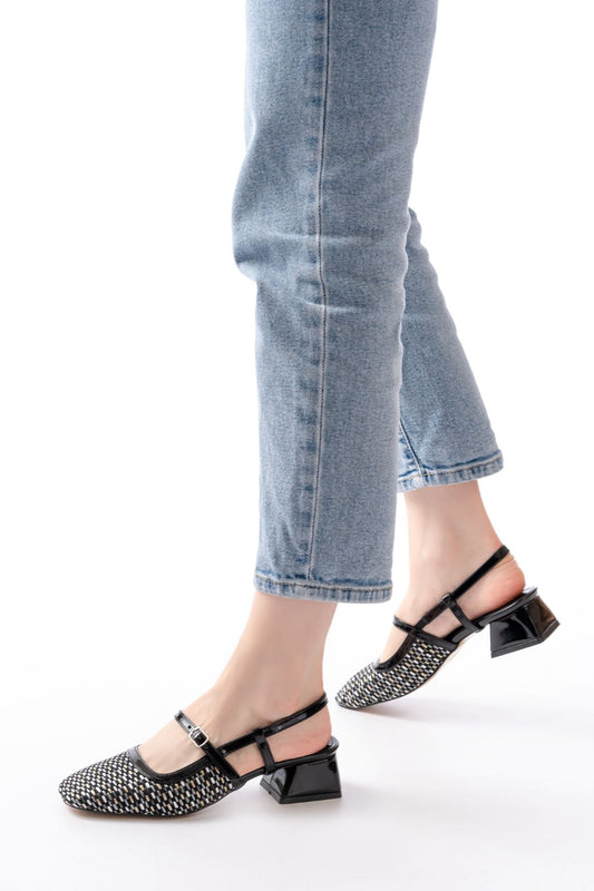 Ayakkabı Aşkı 72 Siyah Desenli Arkası Açık Günlük Kadın Sandalet