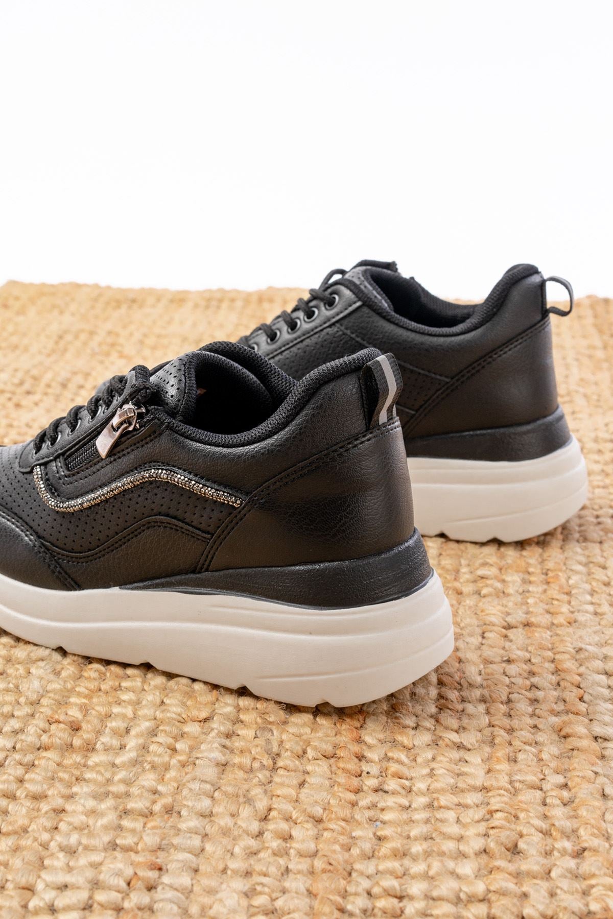 Ayakkabı Aşkı Siyah Bağcıklı Fermuarlı Taş Aksesuarlı Mevsimlik Spor Ayakkabı