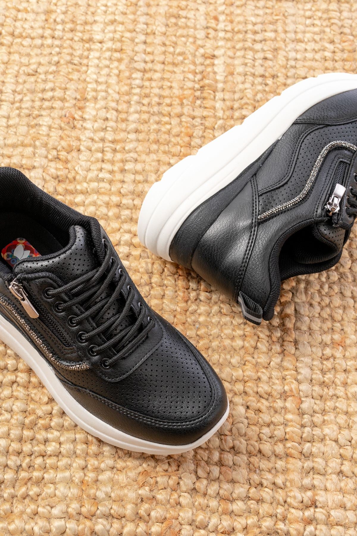 Ayakkabı Aşkı Siyah Bağcıklı Fermuarlı Taş Aksesuarlı Mevsimlik Spor Ayakkabı