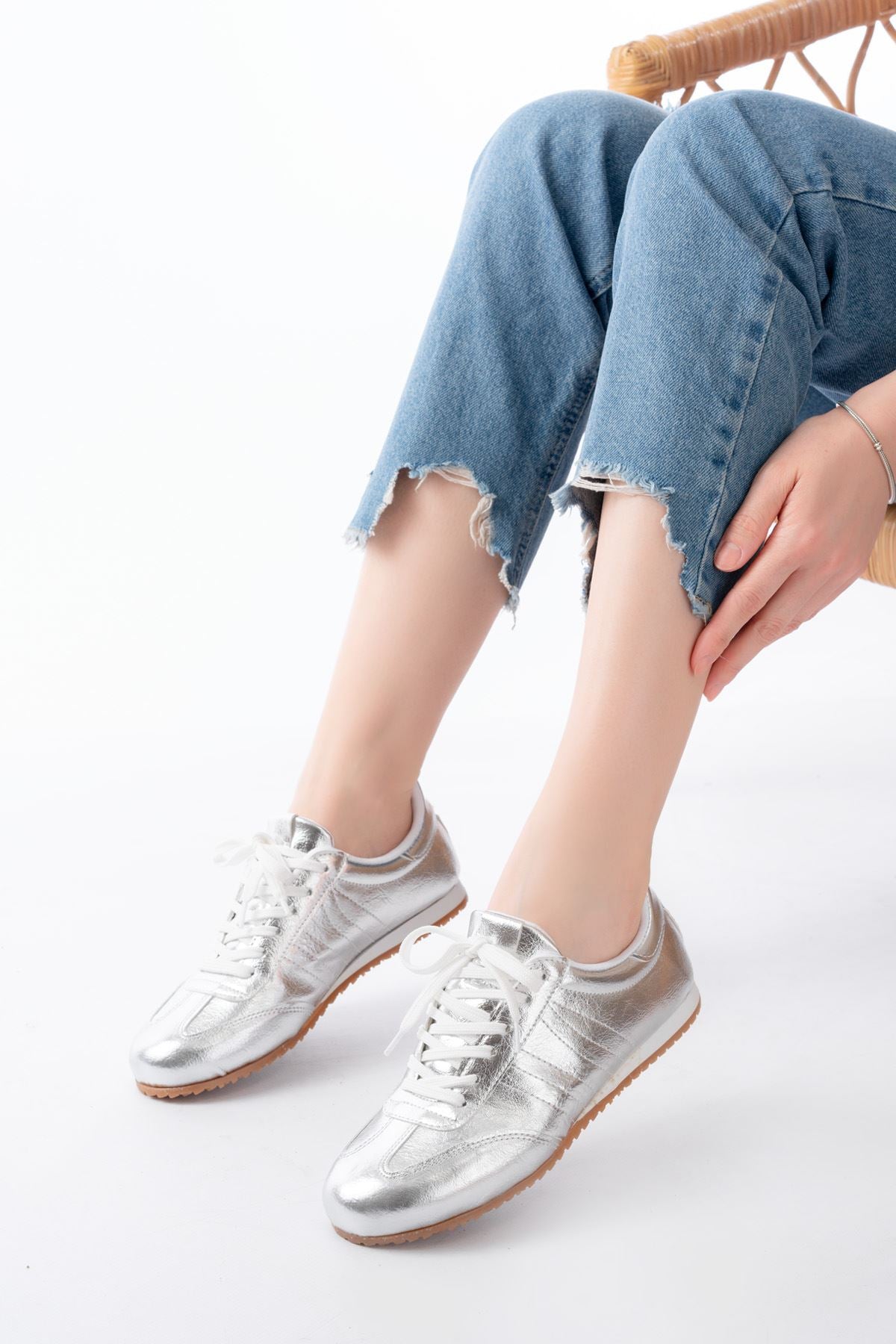 Ayakkabı Aşkı Gümüş Rugan Bağcıklı Günlük Kadın Spor