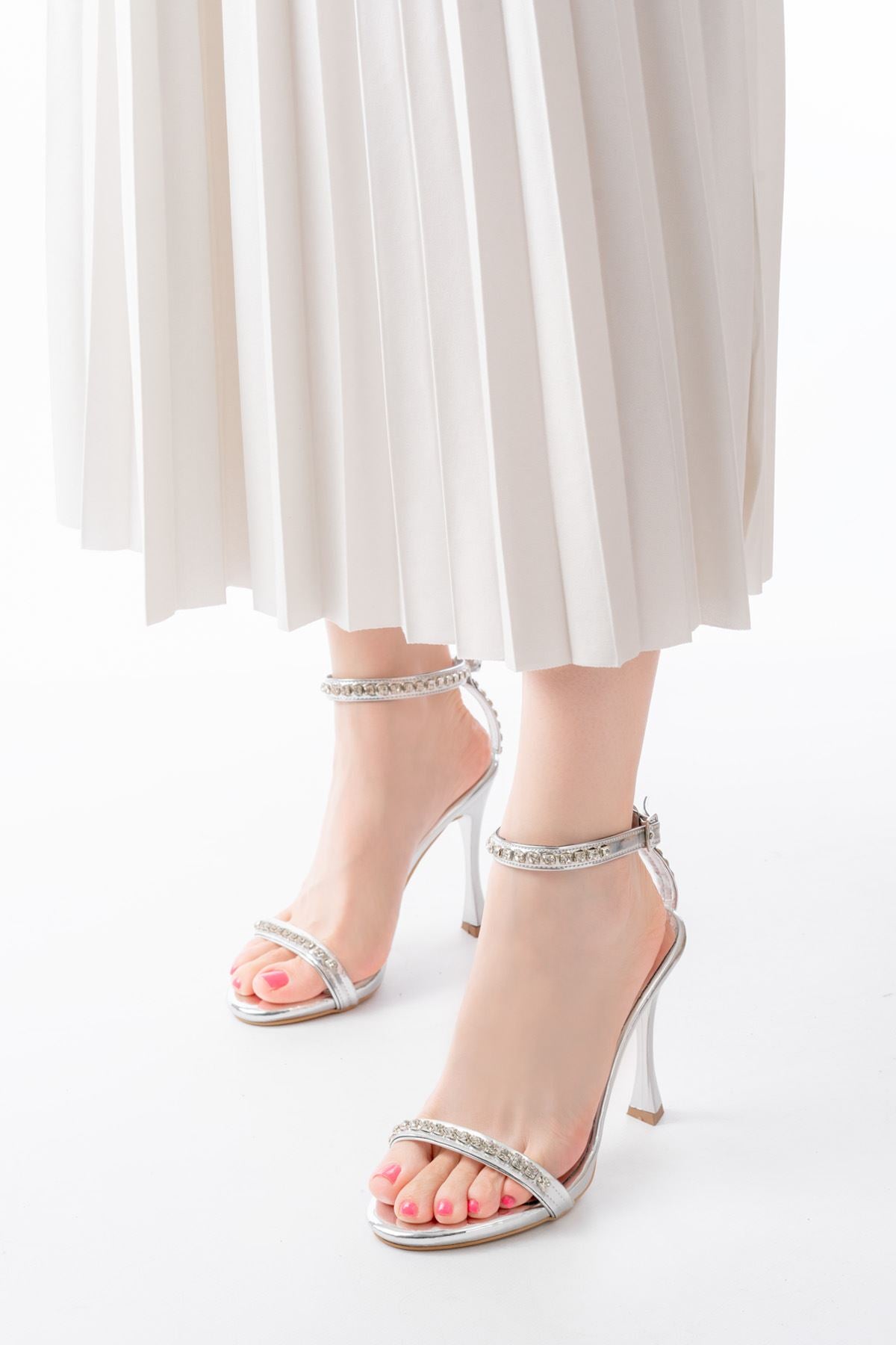Ayakkabı Aşkı Gümüş Taş Aksesuarlı Platformlu Topuklu Kadın Terlik