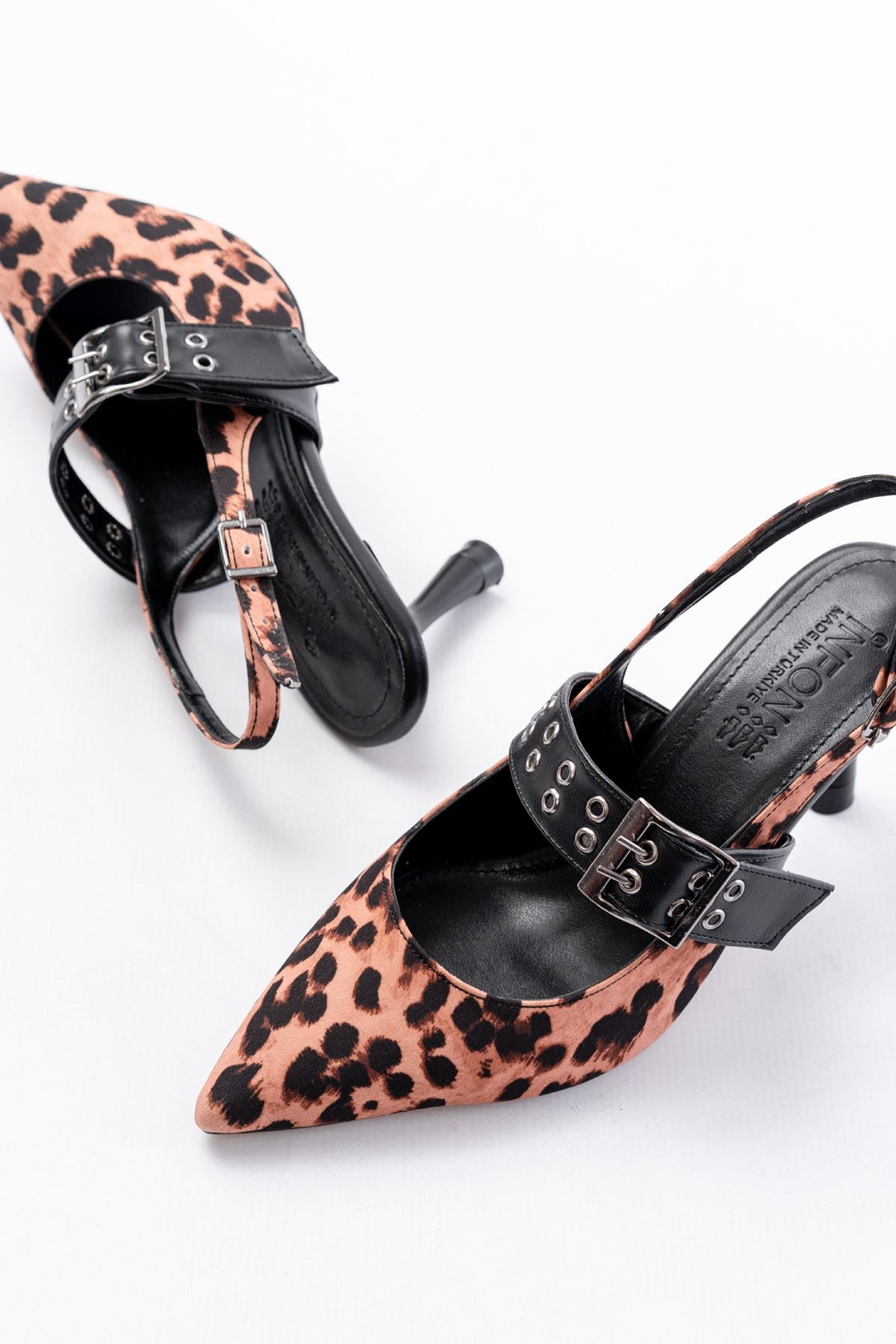 Ayakkabı Aşkı İNF-26 Siyah Leopar Günlük Arkası Açık Baret Tokalı Topuklu Bayan Ayakkabı