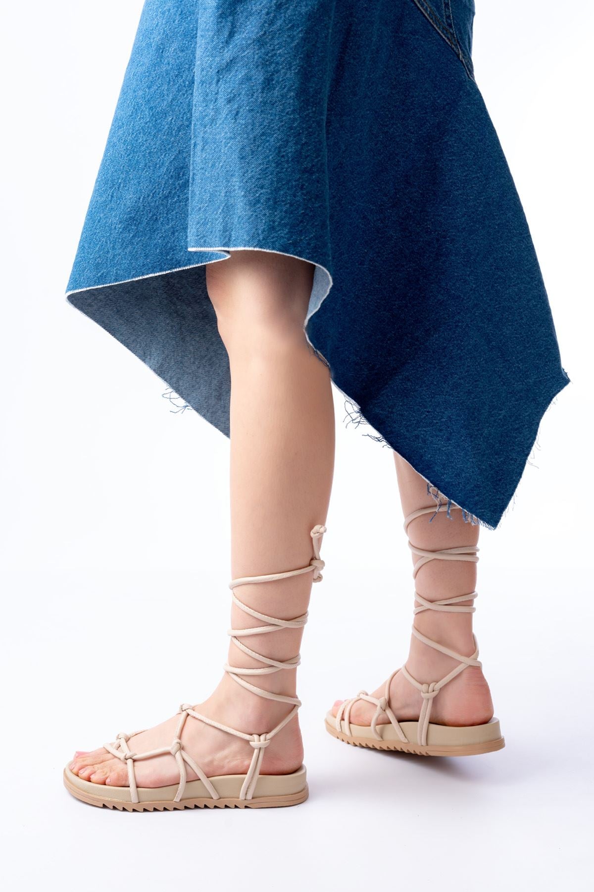 Ayakkabı Aşkı Bej Bilekten Bağcıklı Kadın Sandalet