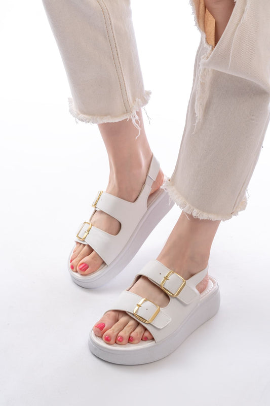 24413-572 Beyaz Günlük Dolgu Topuk Toka Aksesuarlı Kadın Sandalet - Beyaz
