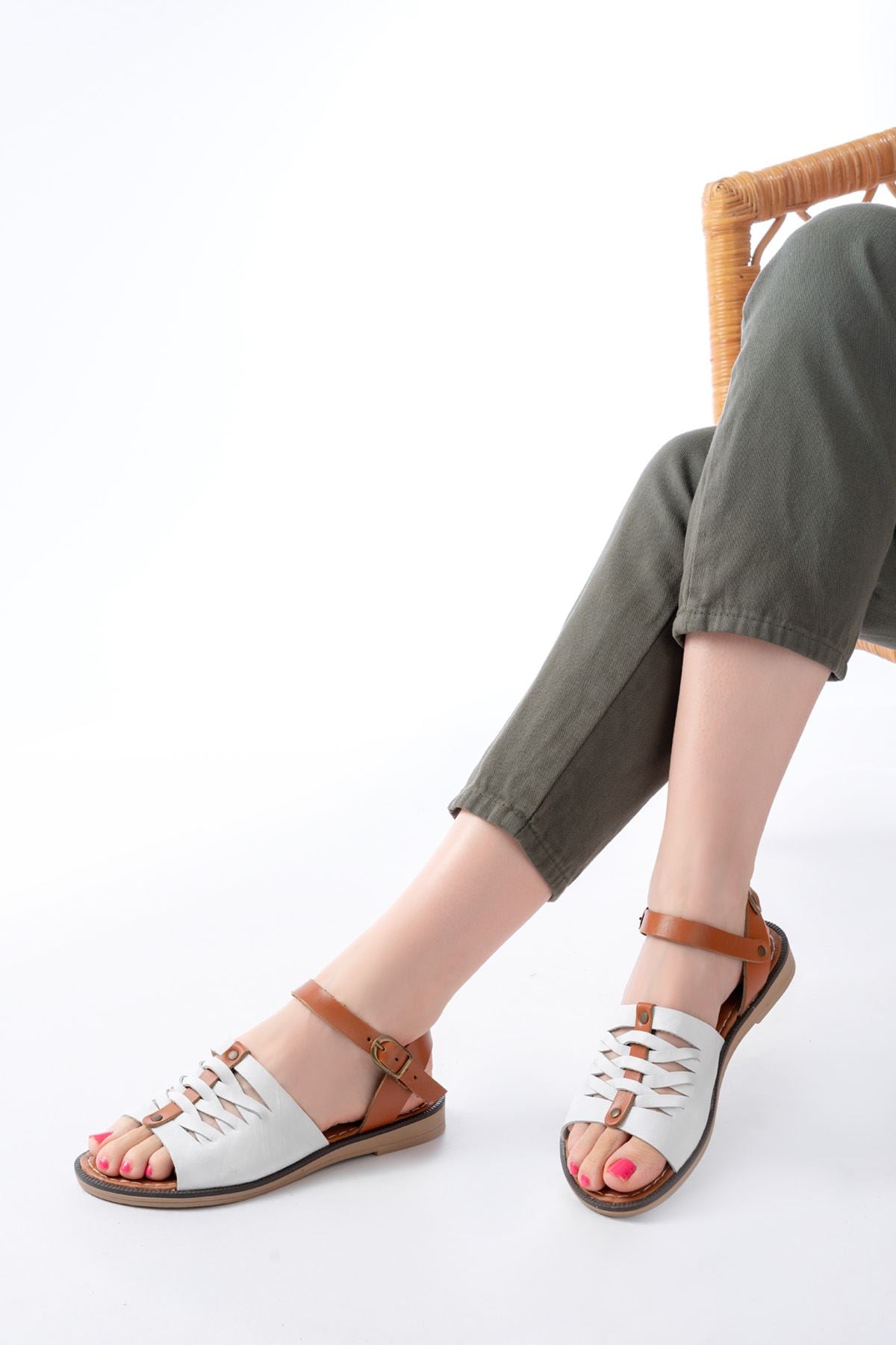 Ayakkabı Aşkı Beyaz Ortopedik Hakiki Deri Kadın Sandalet