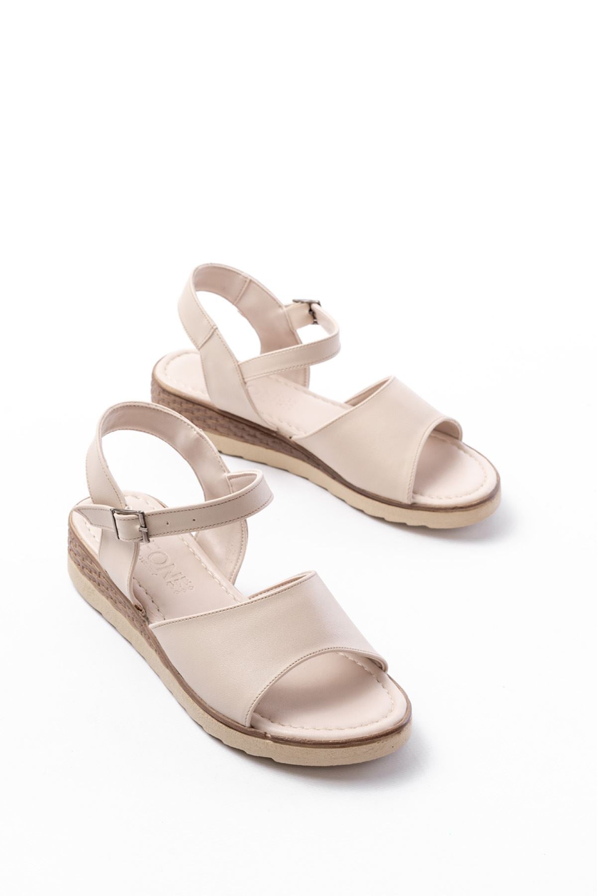 Ayakkabı Aşkı Bej Ortopedik Taban Tokalı Kadın Sandalet