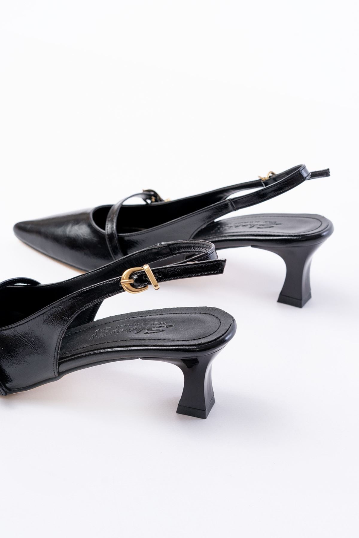 Ayakkabı Aşkı Siyah Rugan Baret Tokalı Arkası Açık Günlük Kadın Sandalet