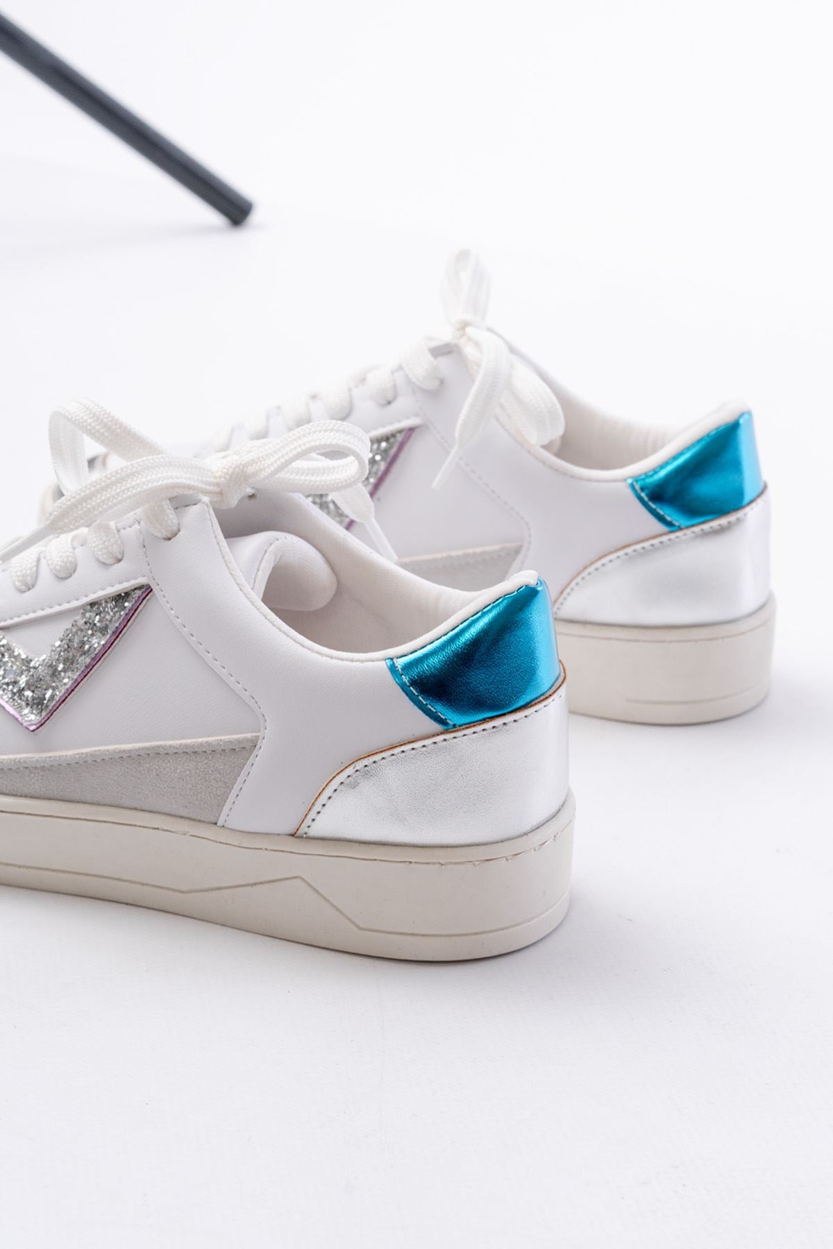 Ayakkabı Aşkı Beyaz Garni Bağcıklı Kadın Spor Ayakkabı