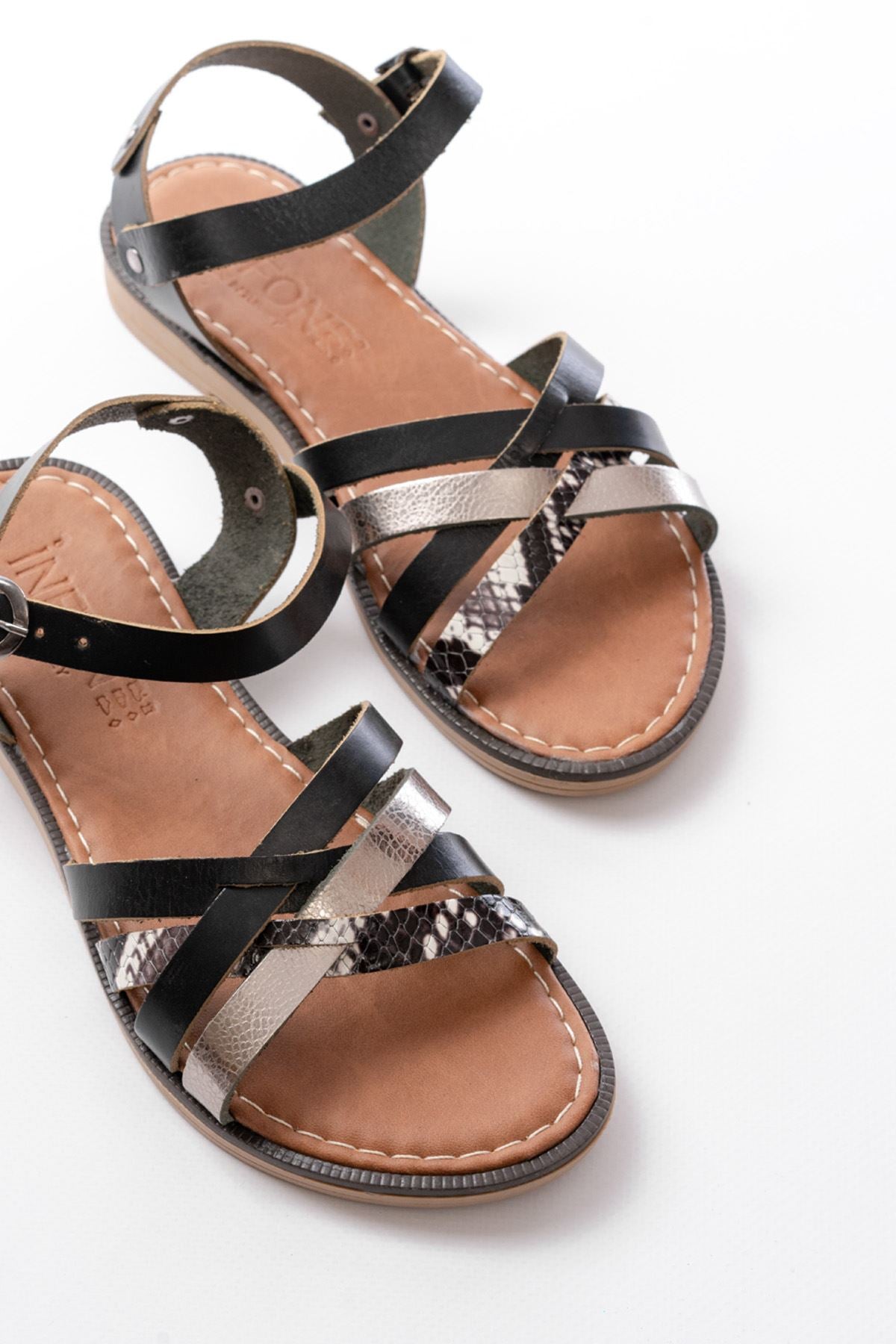 Ayakkabı Aşkı Siyah Garni Hakiki Deri Ortopedik Taban Kadın Sandalet