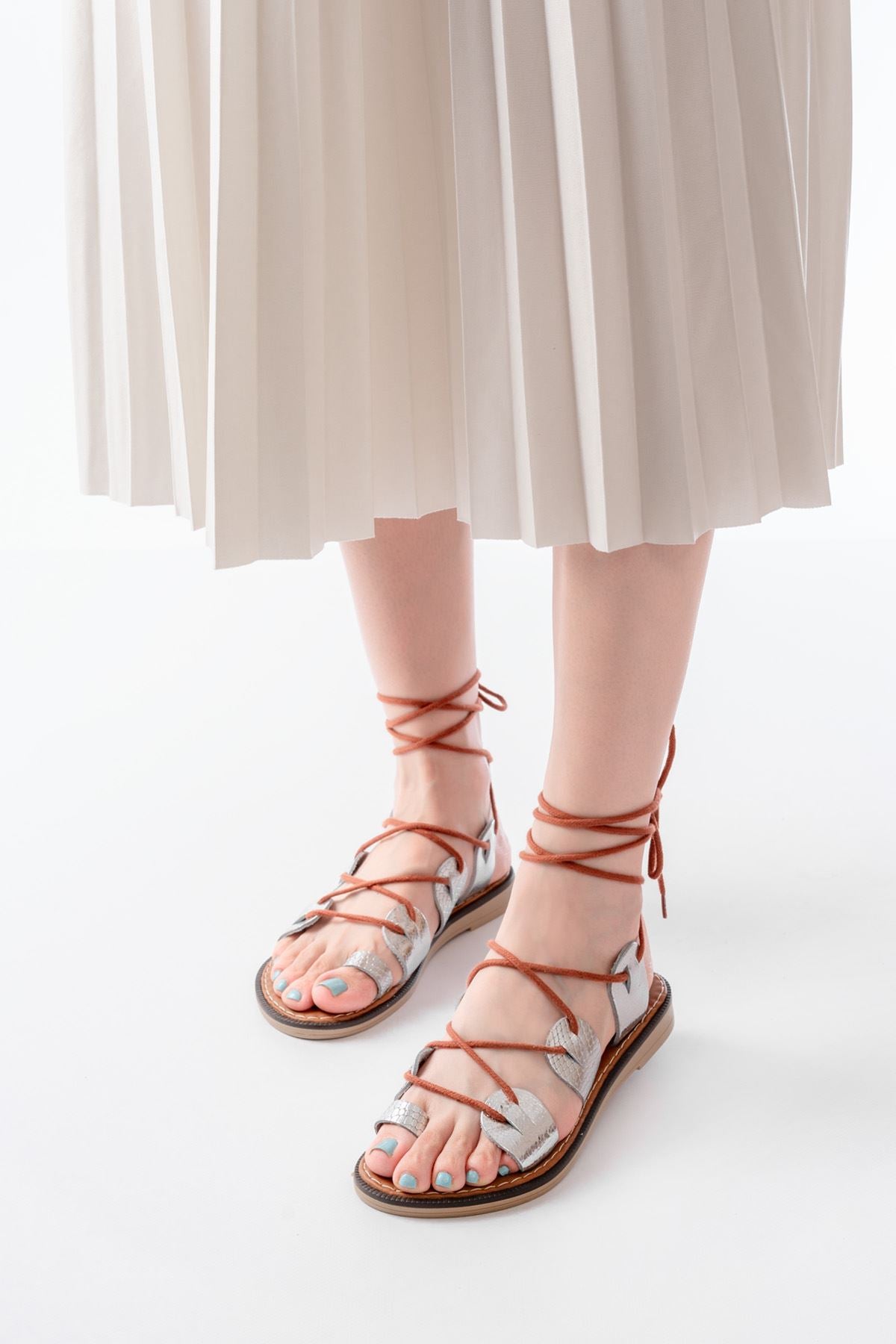 Ayakkabı Aşkı Gümüş Bilekten Bağlamalı Ortopedik Hakiki Deri Kadın Sandalet