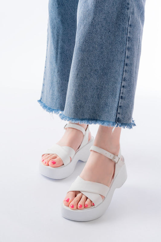 24414-1005 Beyaz Günlük Çapraz Dolgu Topuk Kadın Sandalet - Beyaz