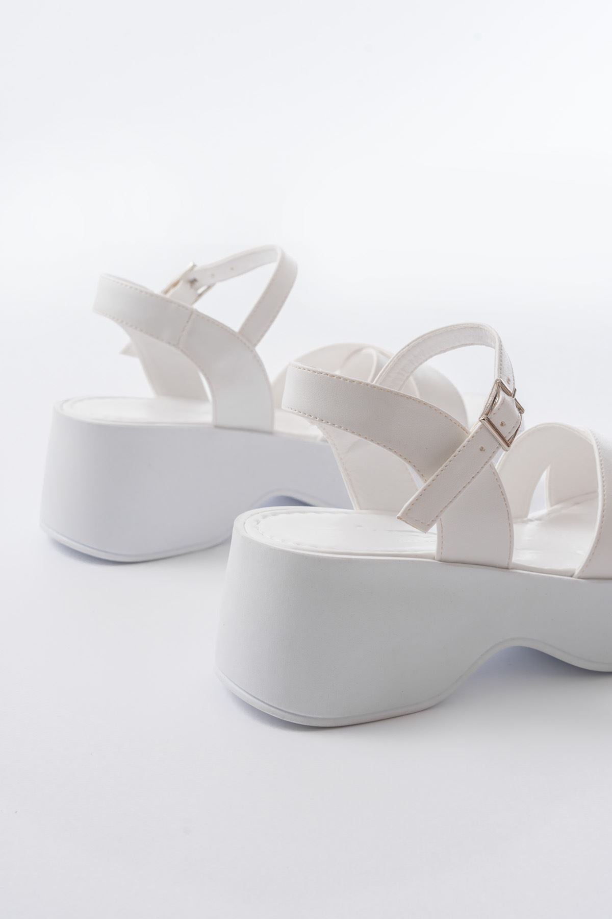 Ayakkabı Aşkı Beyaz Günlük Çapraz Dolgu Topuk Kadın Sandalet