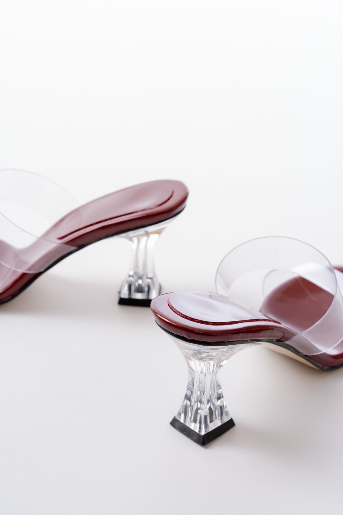 Ayakkabı Aşkı Bordo Rugan Çift Bantlı Topuklu Kadın Terlik