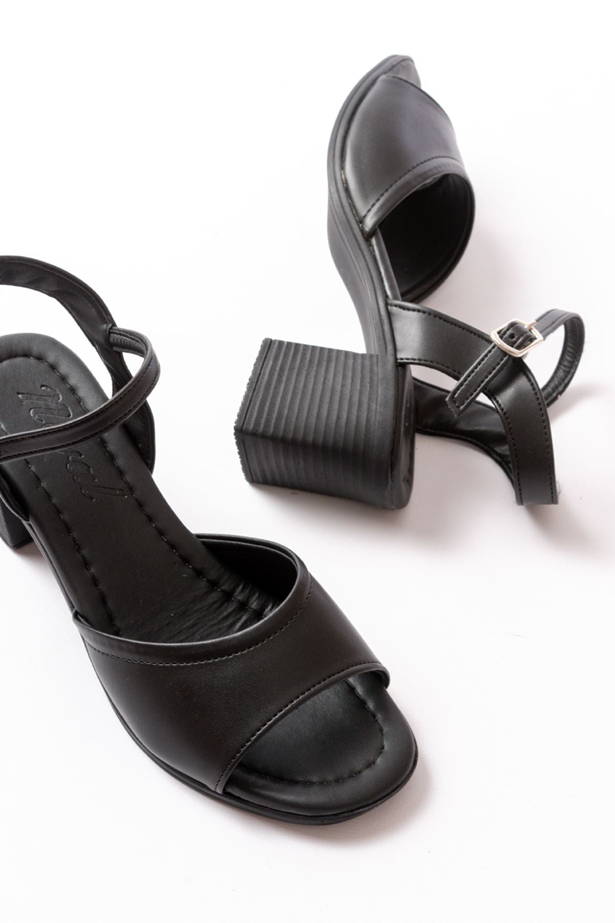 Ayakkabı Aşkı Siyah Günlük Topuklu Kadın Sandalet