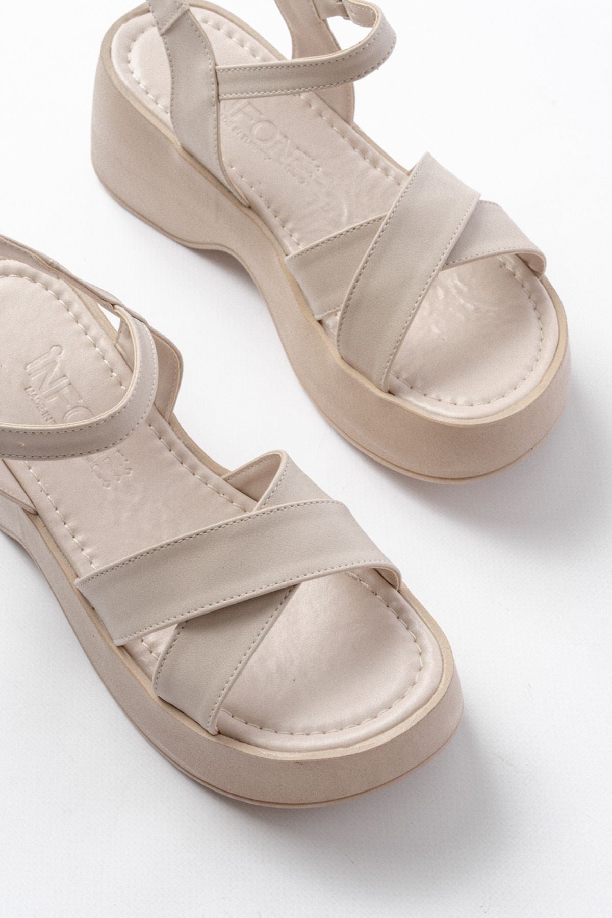 Ayakkabı Aşkı Bej Günlük Çapraz Dolgu Topuk Kadın Sandalet